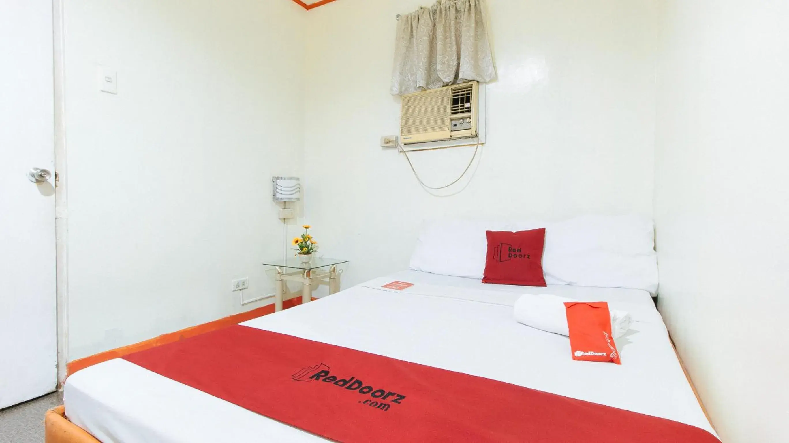 Bed in RedDoorz @ Eros Travellers Pensione Bed in RedDoorz @ Eros Travellers Pensione