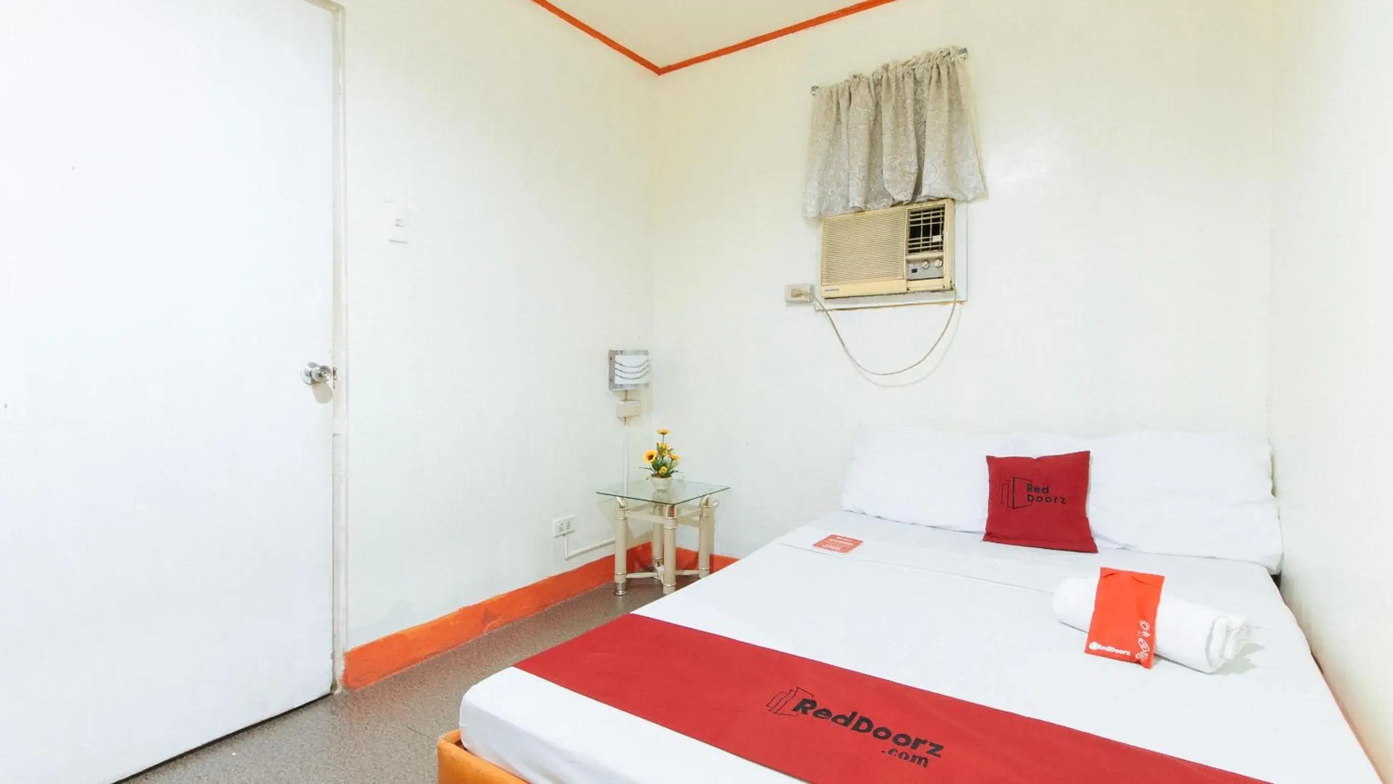 Bed in RedDoorz @ Eros Travellers Pensione Bed in RedDoorz @ Eros Travellers Pensione