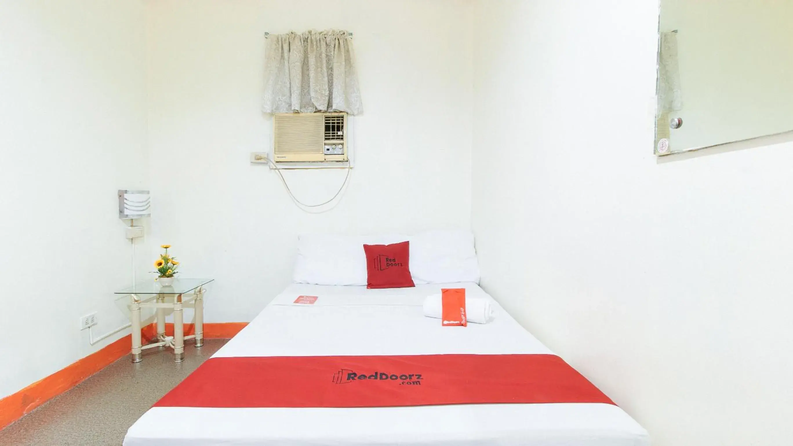 Bed in RedDoorz @ Eros Travellers Pensione Bed in RedDoorz @ Eros Travellers Pensione