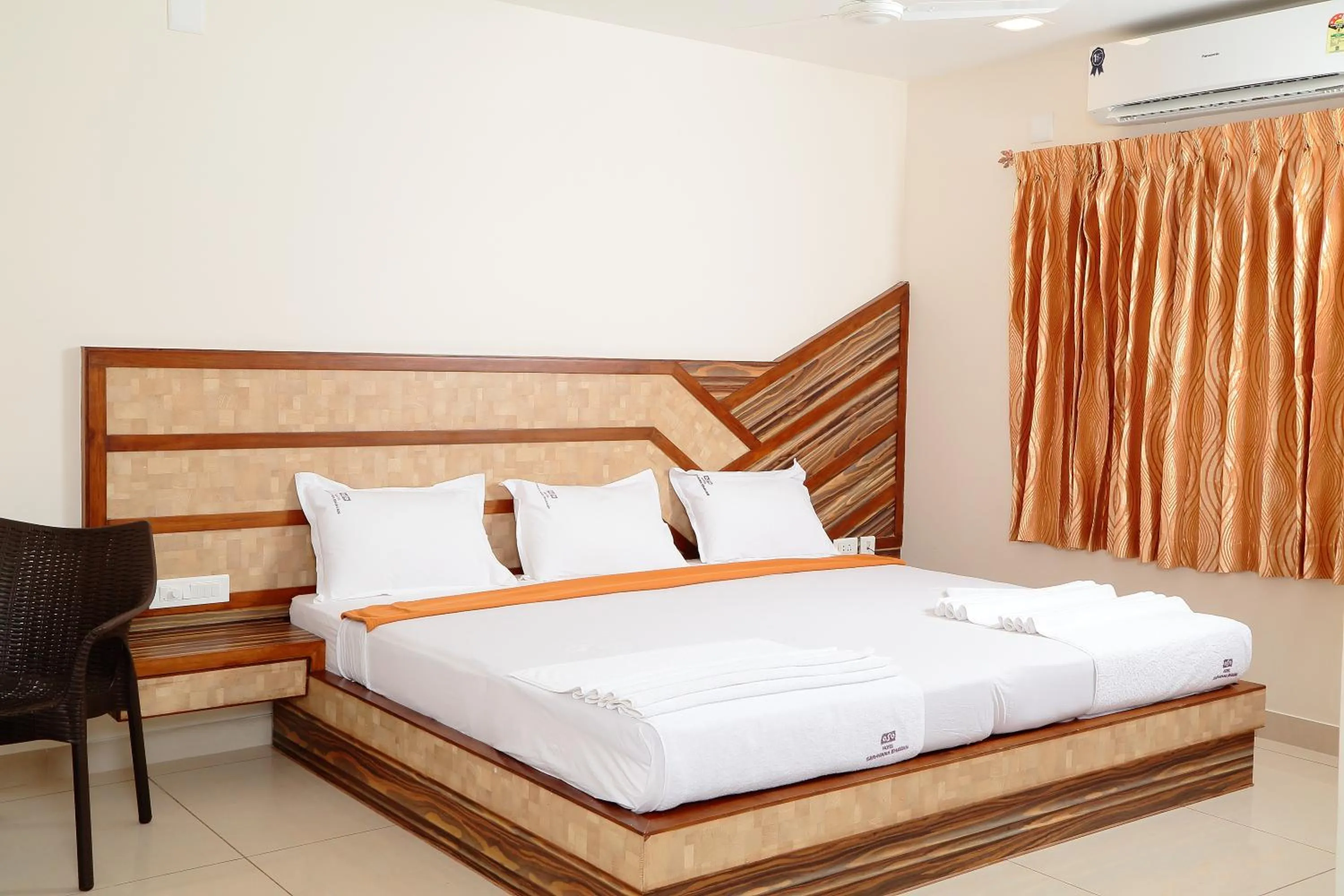 Bed in Annai in Saravana Bhavan Fine stay and Restaurant