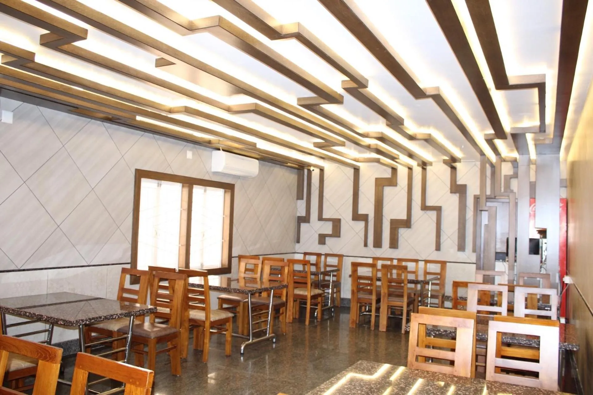 Restaurant/places to eat in Annai in Saravana Bhavan Fine stay and Restaurant