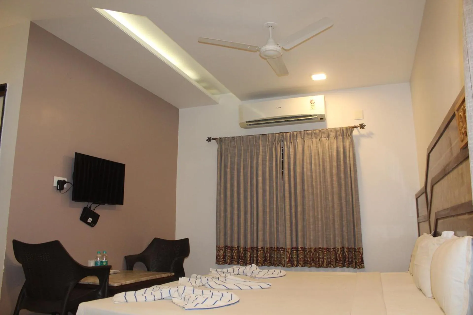 Bed in Annai in Saravana Bhavan Fine stay and Restaurant