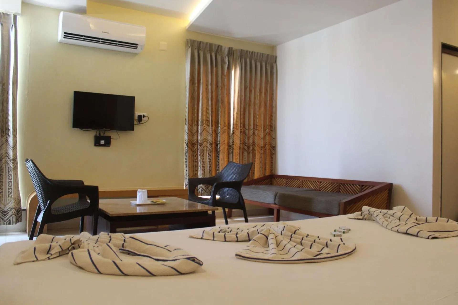 Bed in Annai in Saravana Bhavan Fine stay and Restaurant