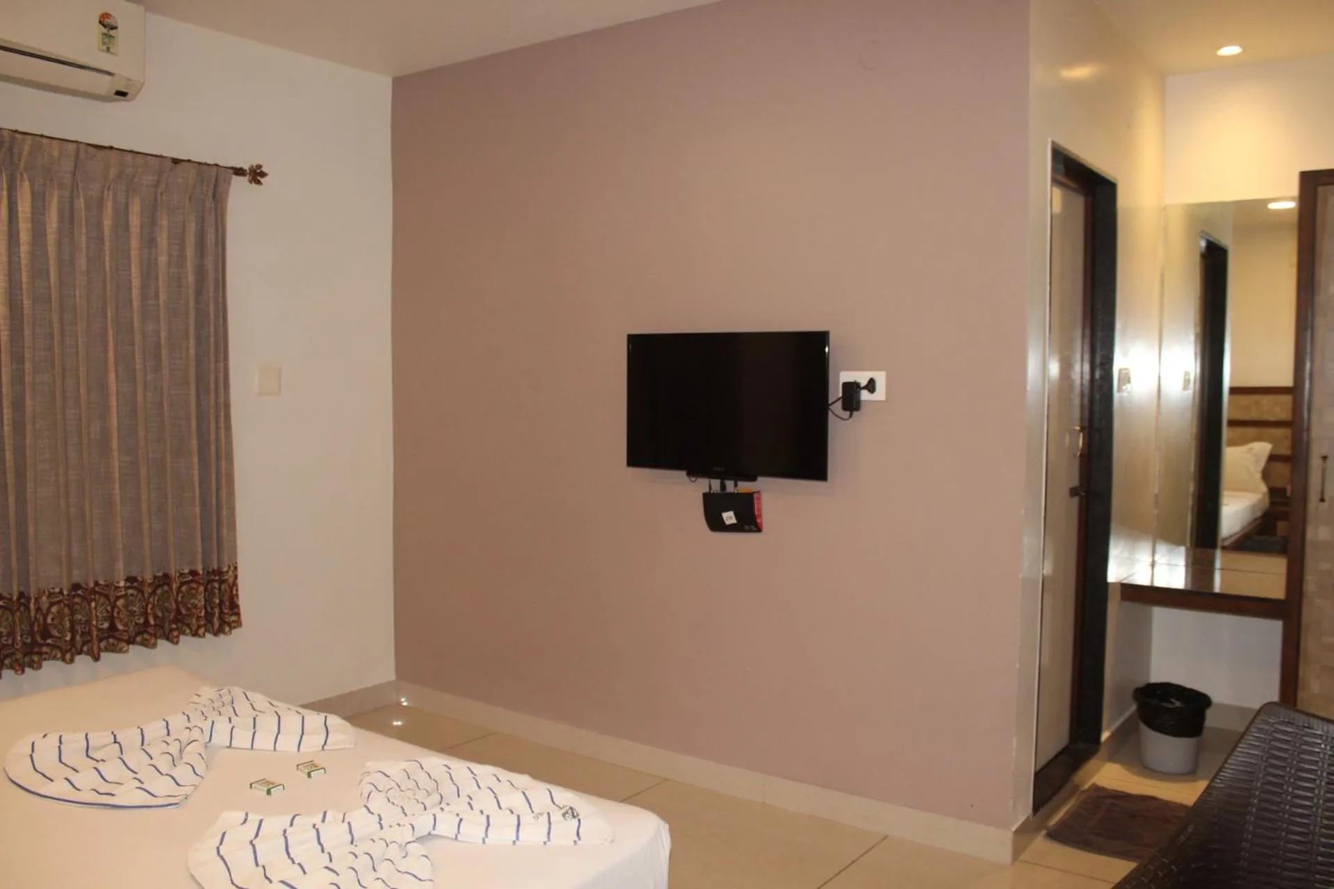 Bed in Annai in Saravana Bhavan Fine stay and Restaurant