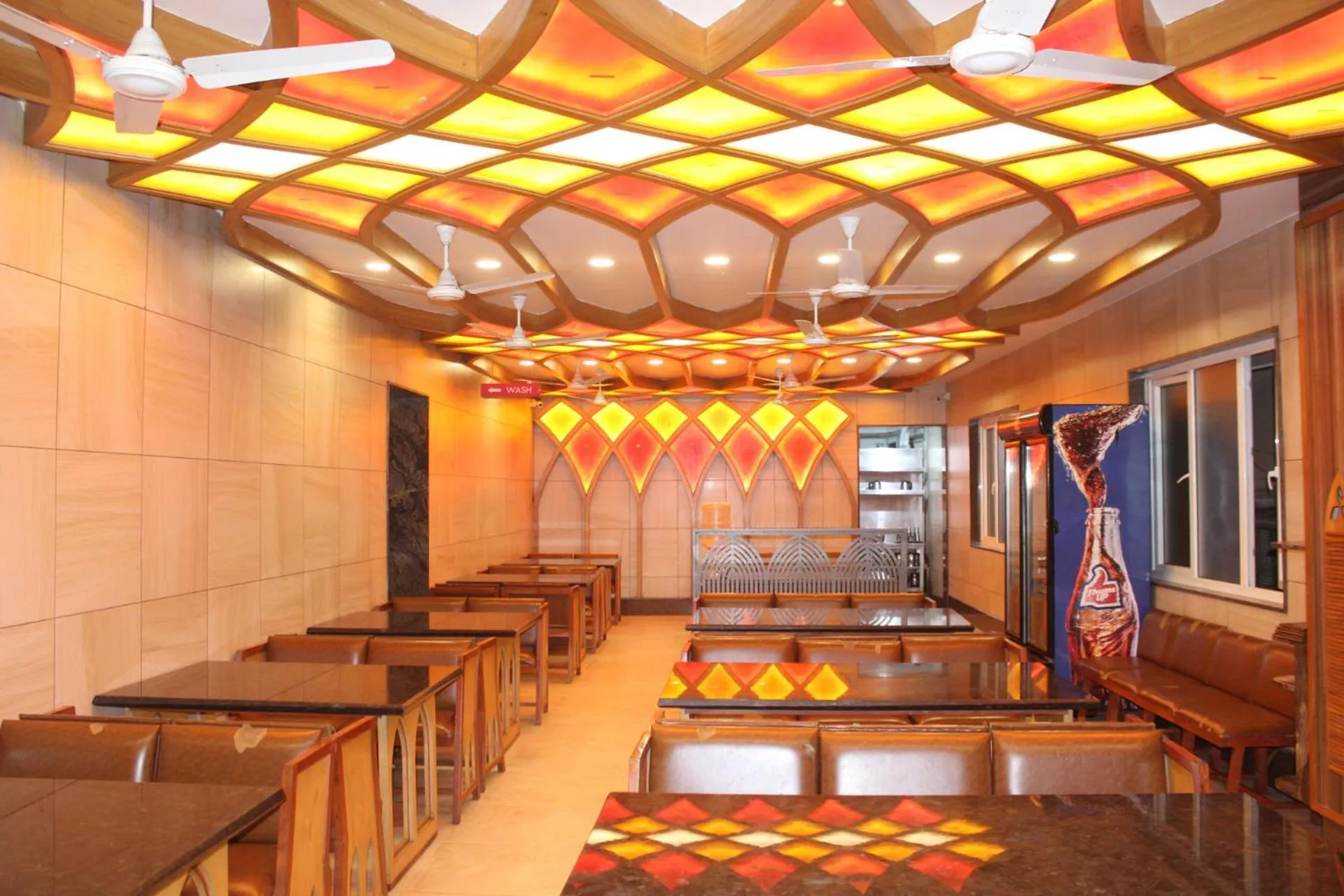 Restaurant/places to eat in Annai in Saravana Bhavan Fine stay and Restaurant