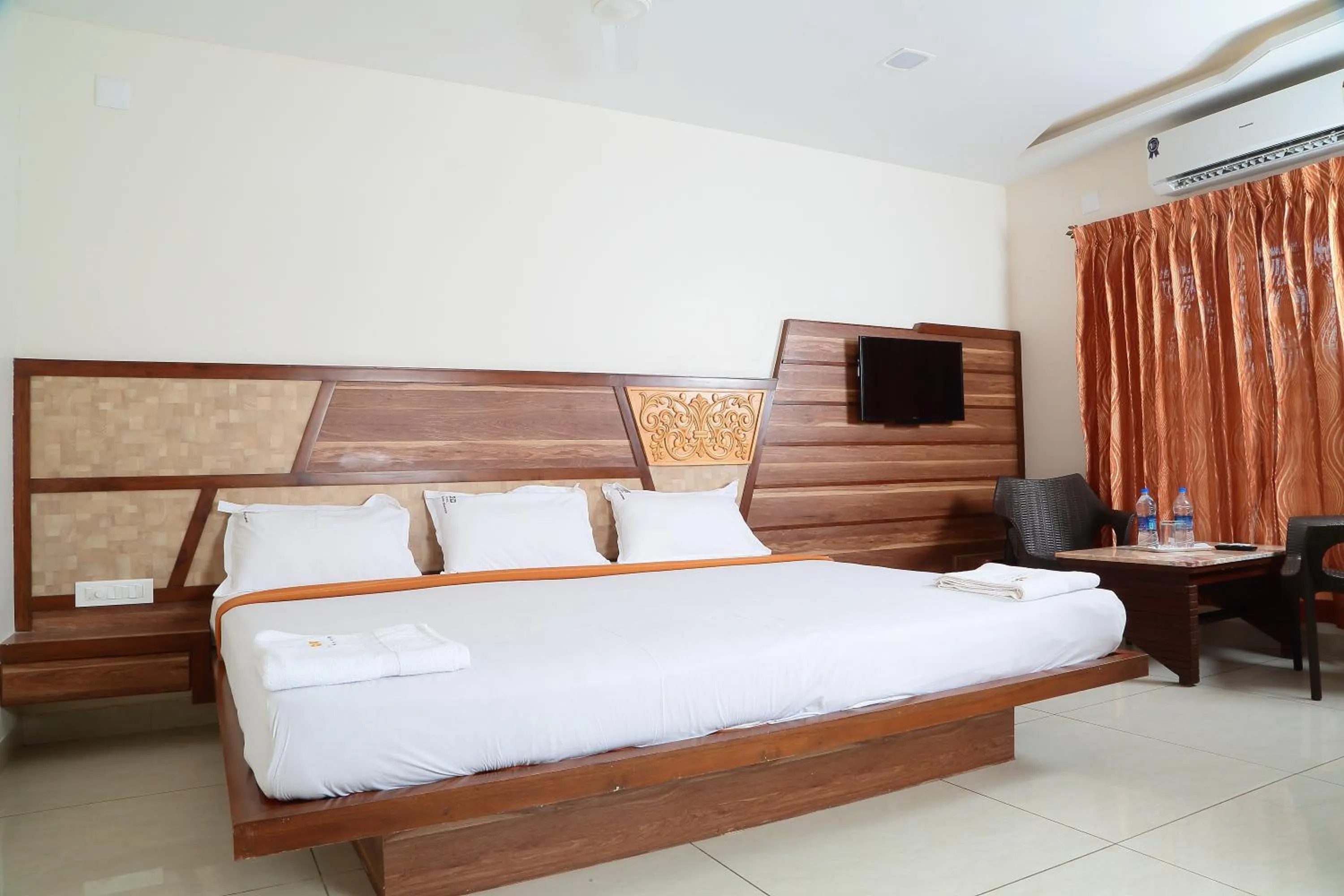 Bed in Annai in Saravana Bhavan Fine stay and Restaurant