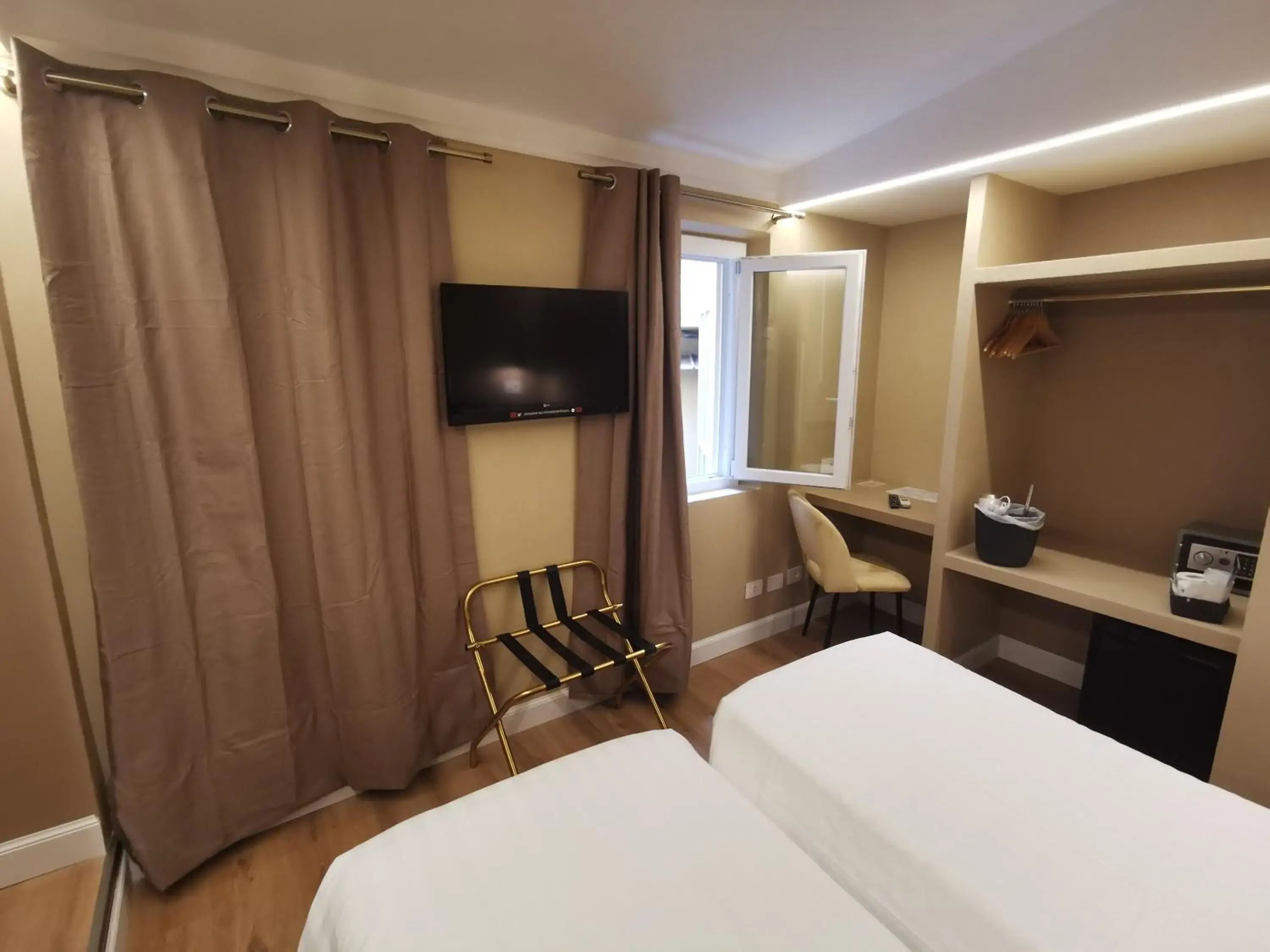 Bed in Hotel Fiori Bed in Hotel Fiori