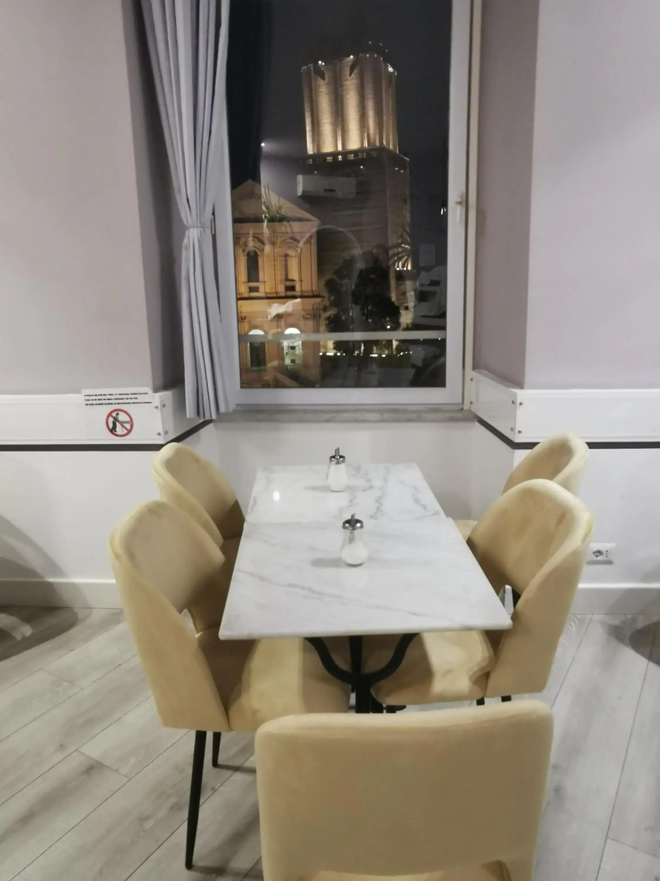 Restaurant/places to eat in Hotel Fiori Restaurant/places to eat in Hotel Fiori