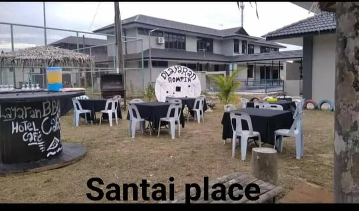 Property building in DLAYARAN HOTEL & CAFE