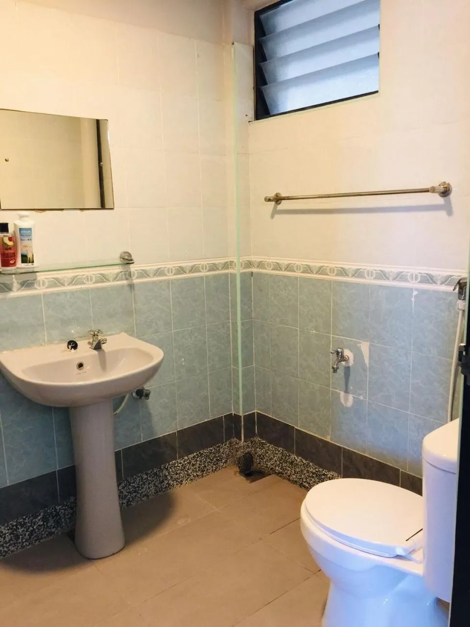 Toilet in DLAYARAN HOTEL & CAFE