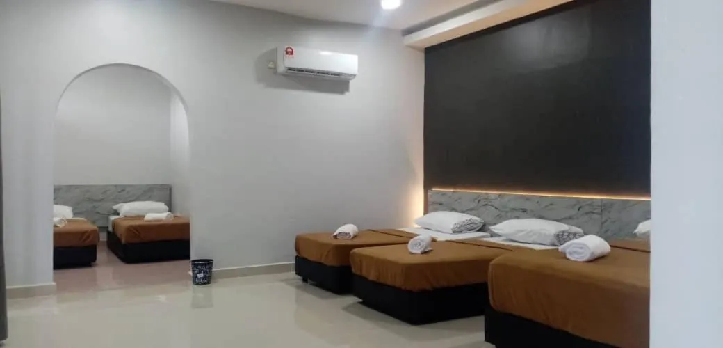 Bedroom, Bed in DLAYARAN HOTEL & CAFE