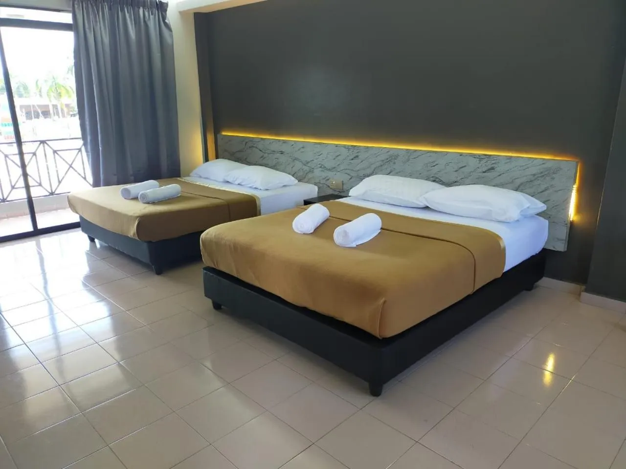 Bedroom, Bed in DLAYARAN HOTEL & CAFE