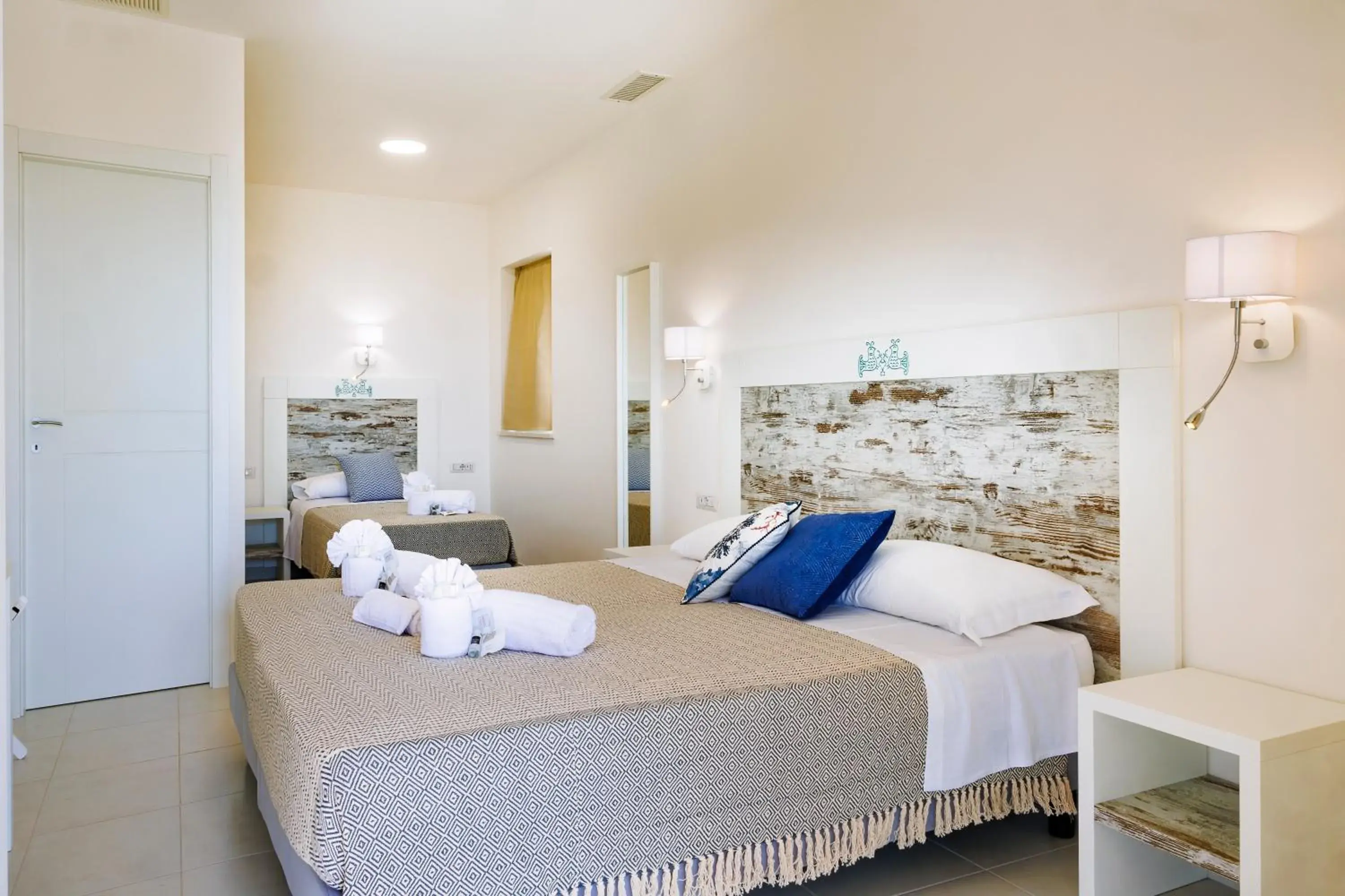 Superior Triple Room with Sea View in Mercury Beach Hotel Superior Triple Room with Sea View in Mercury Beach Hotel