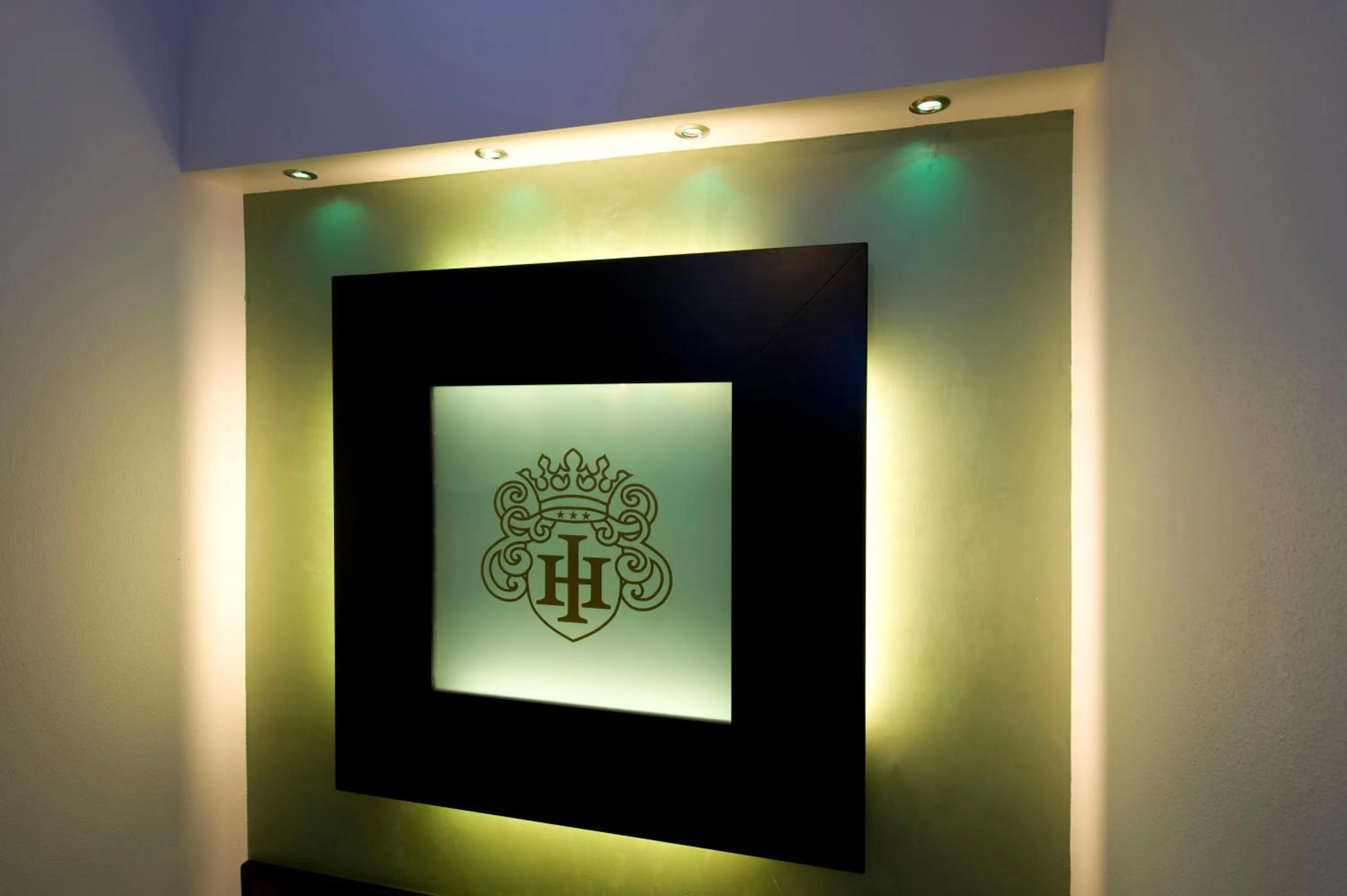 Logo/Certificate/Sign in Hotel Ideale