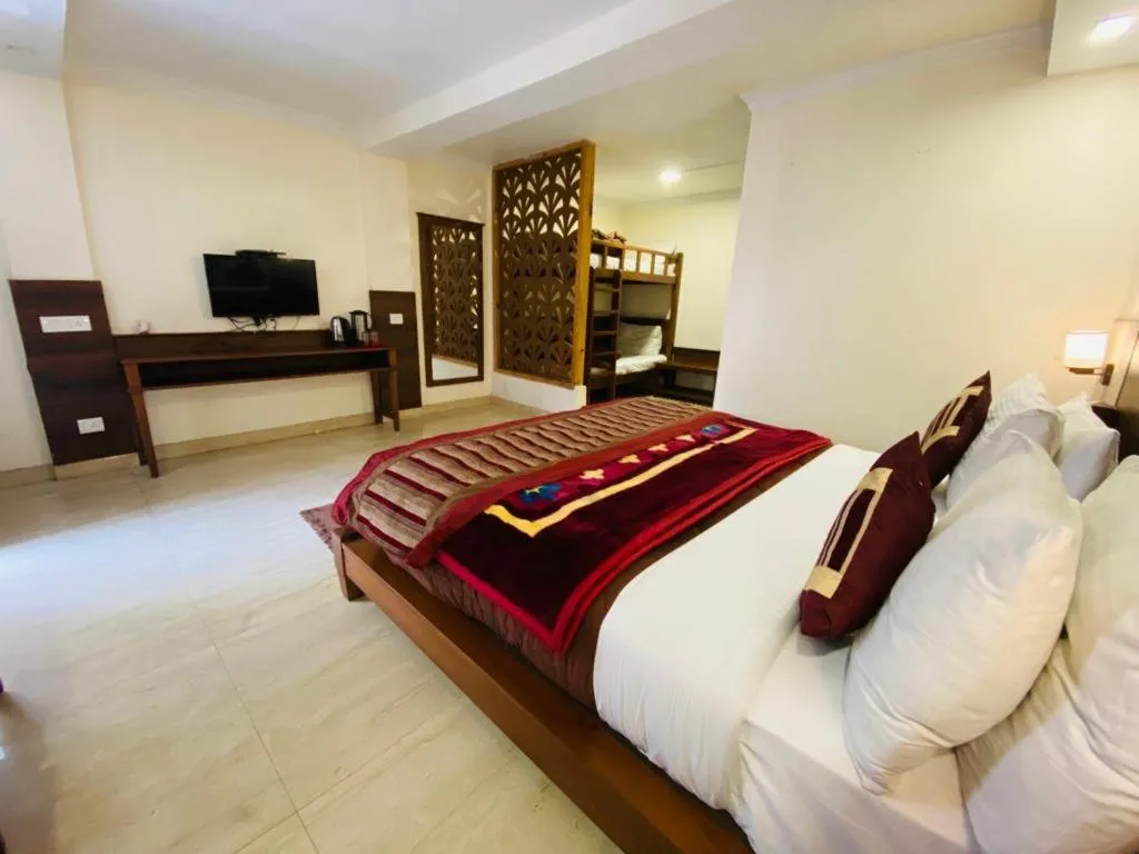 Bathroom, Bed in Hotel Aroma Nainital In house parking