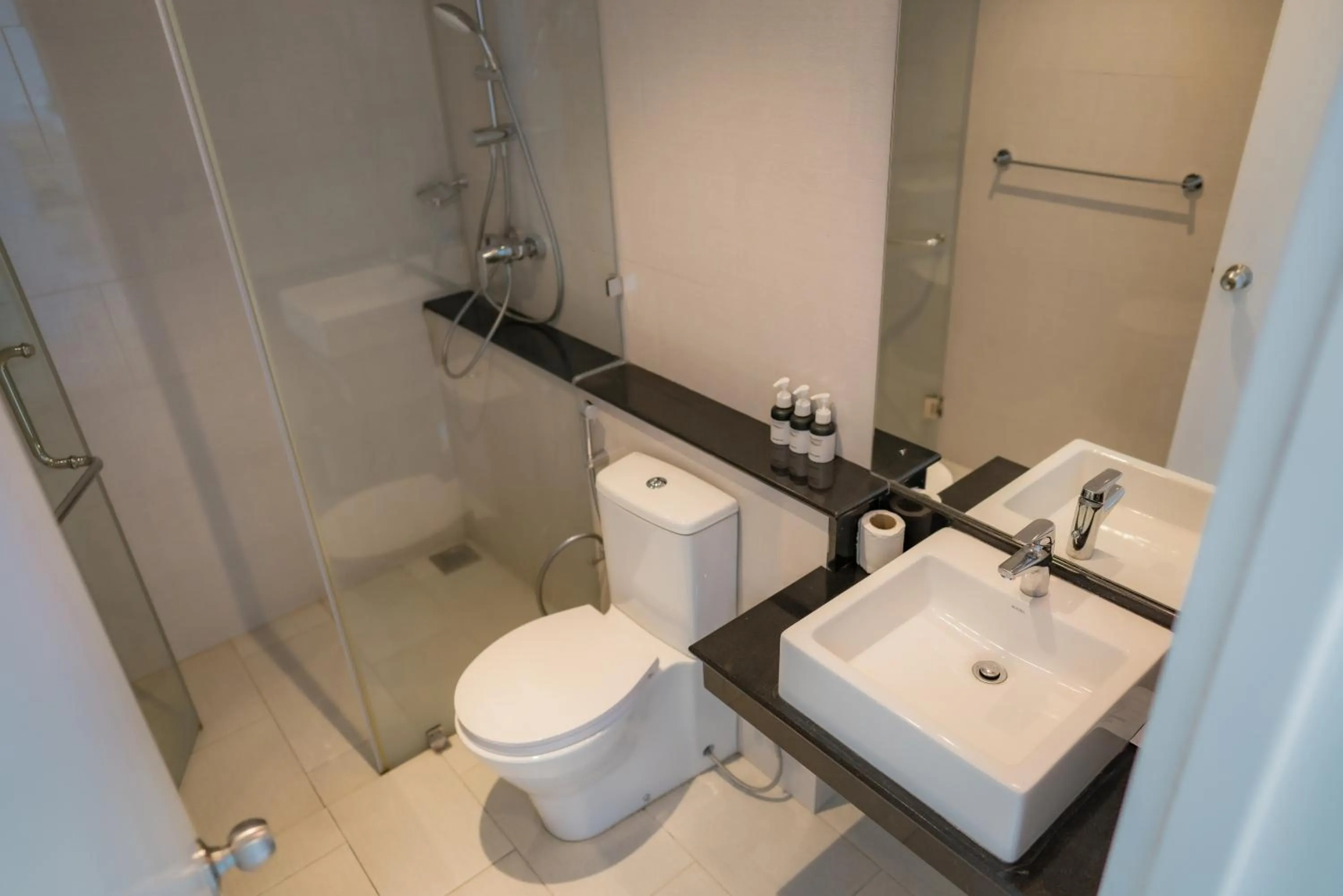 Toilet in Oceanfront Galle by ICC