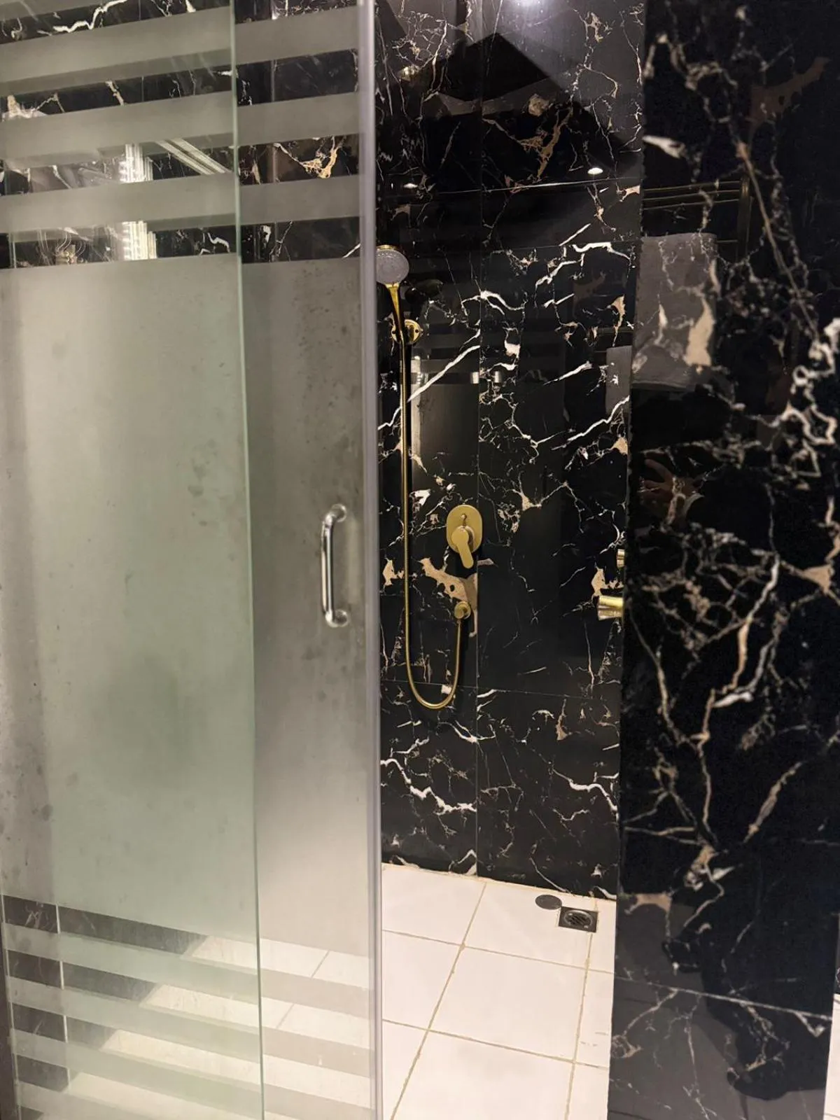 Shower in شقق ارين المطار