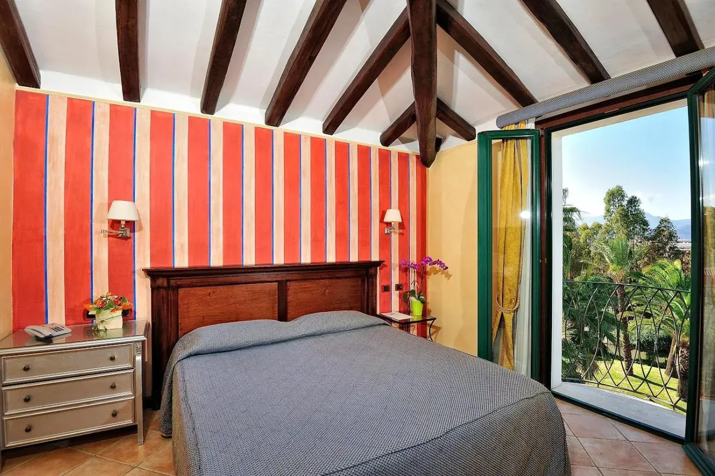 Double Room with Pool View in Hotel Arbatasar Double Room with Pool View in Hotel Arbatasar