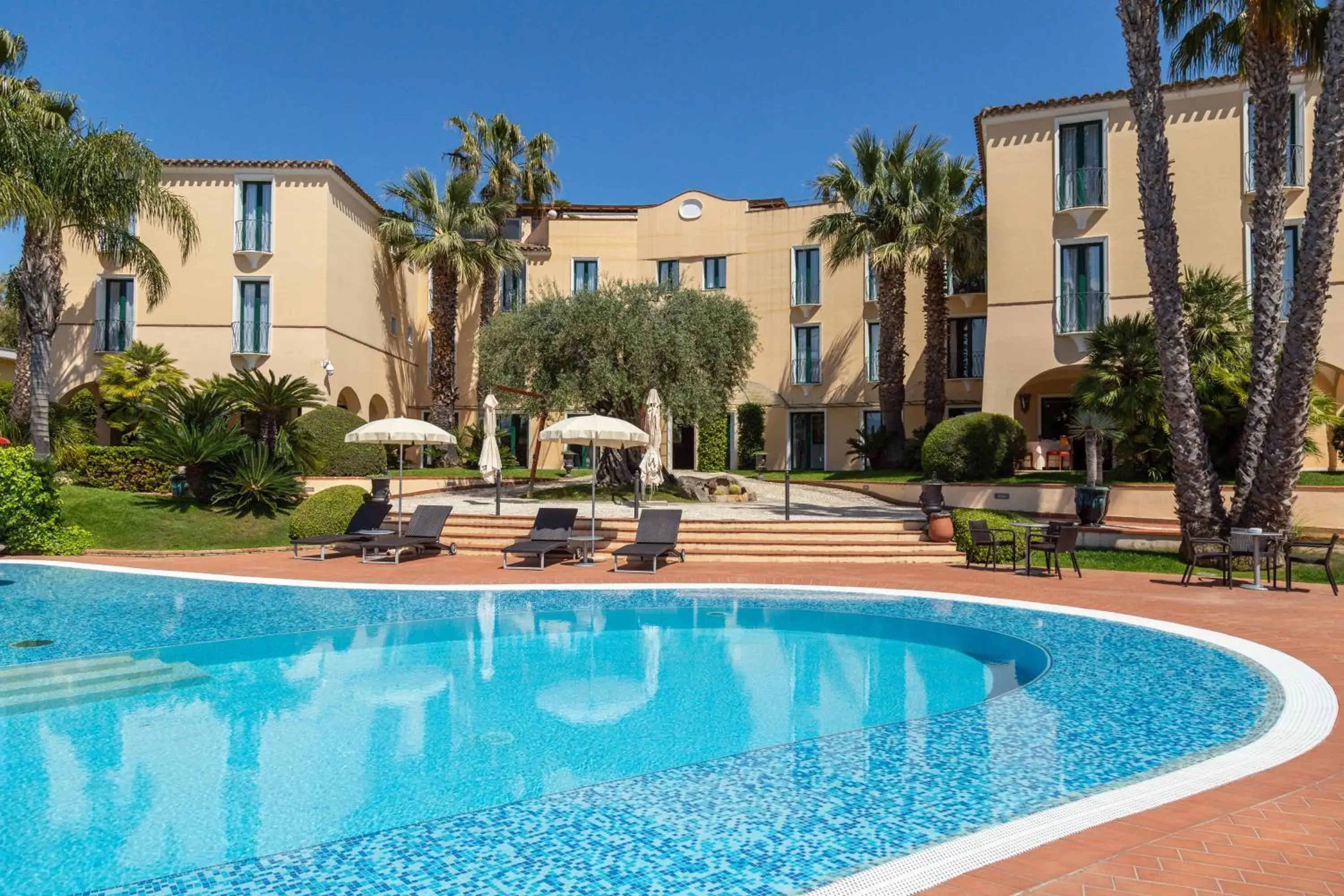Swimming pool in Hotel Arbatasar Swimming pool in Hotel Arbatasar