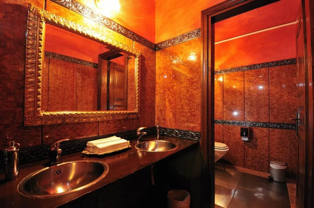 Bathroom in Hotel Arbatasar