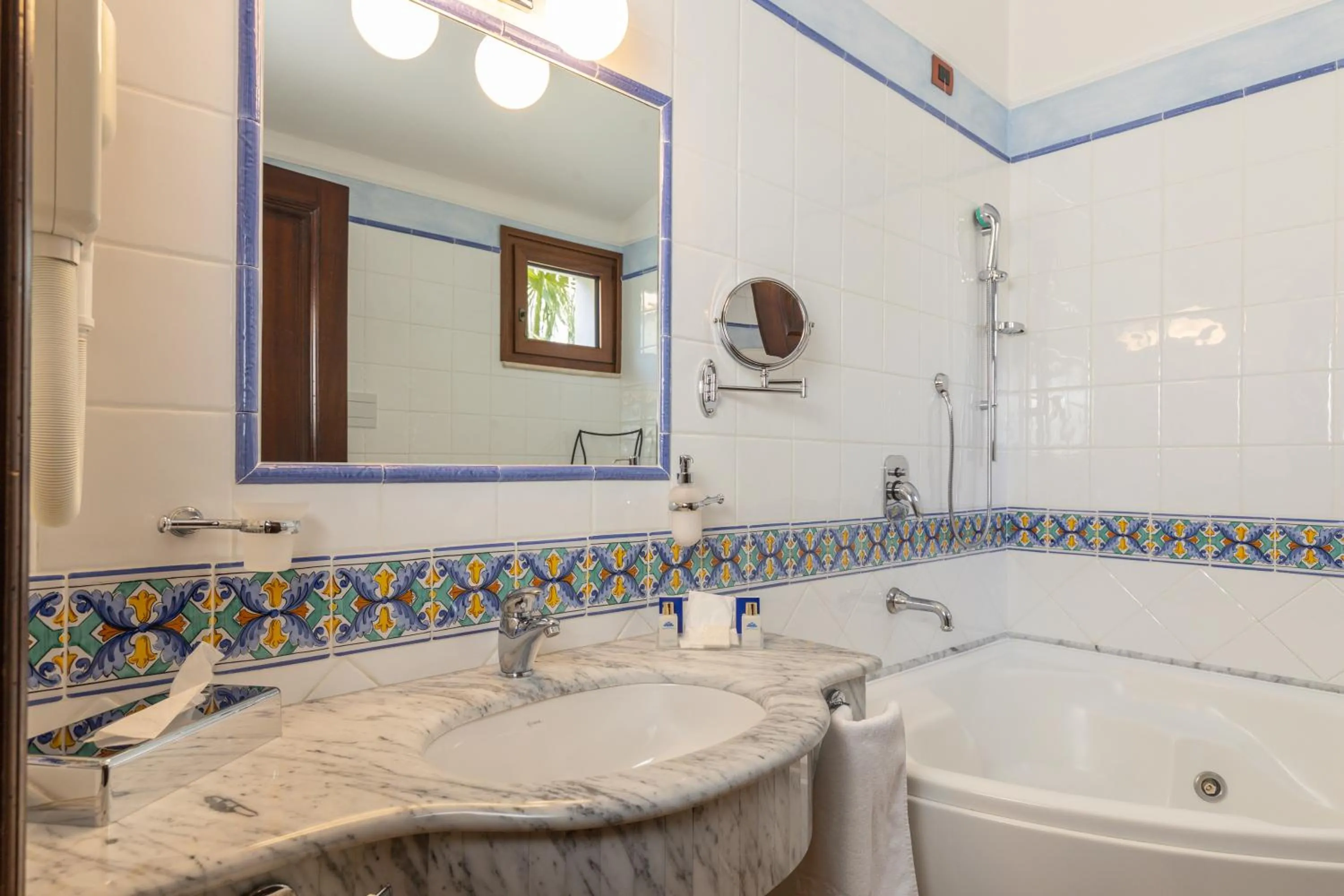 Bathroom in Hotel Arbatasar