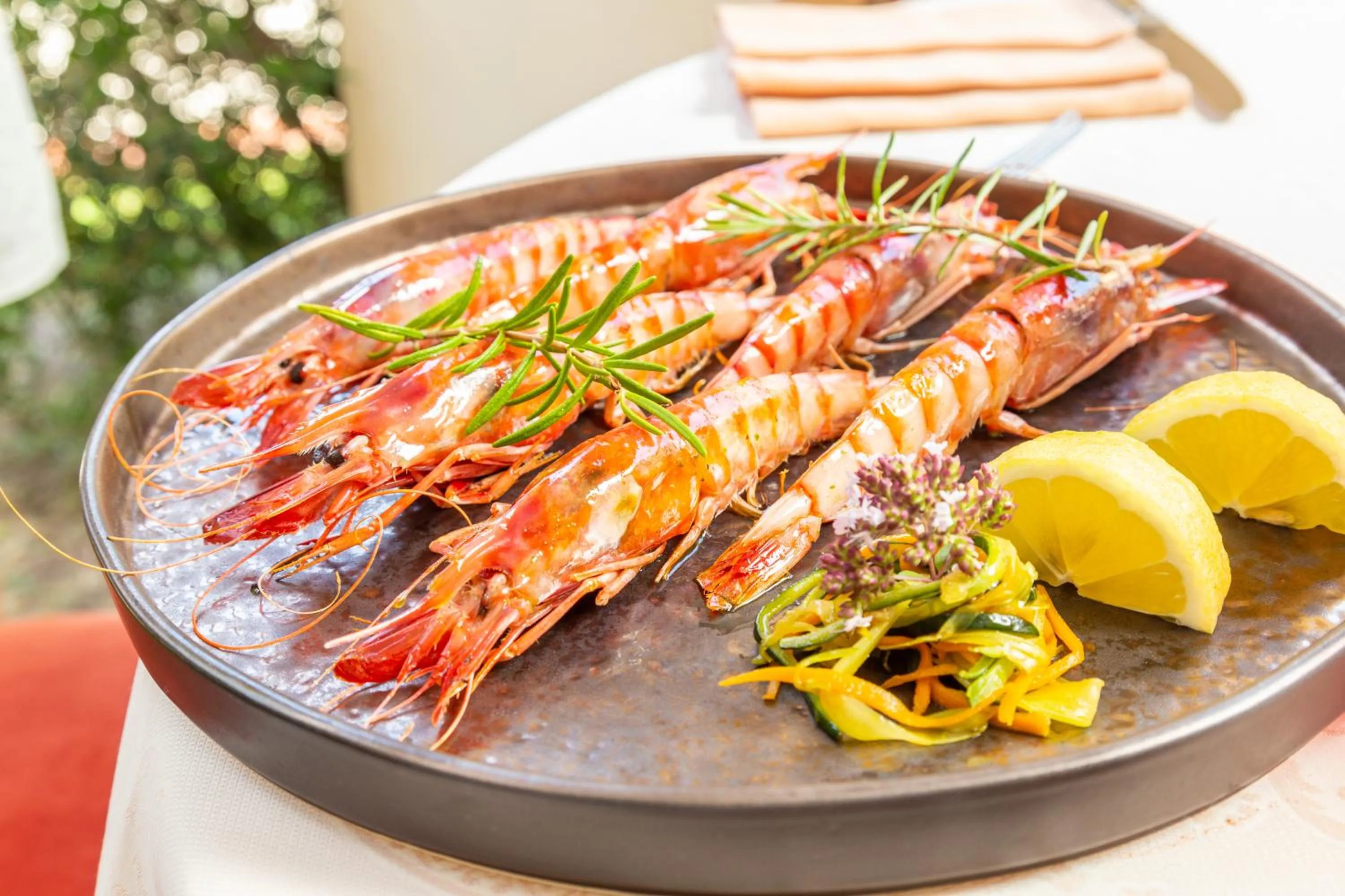 Restaurant/places to eat in Hotel Arbatasar