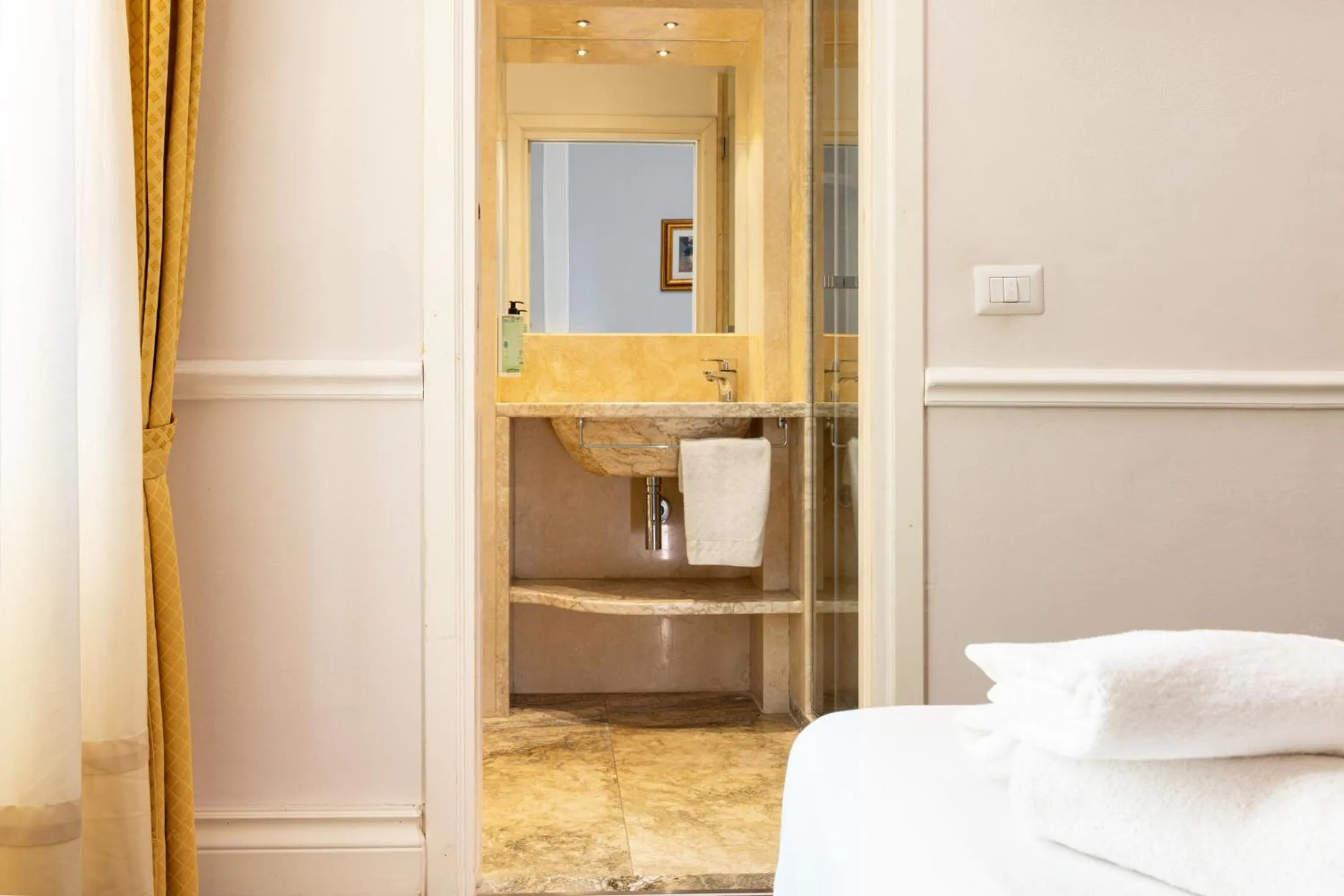 Photo of the whole room, Bed in Albergo Chiusarelli