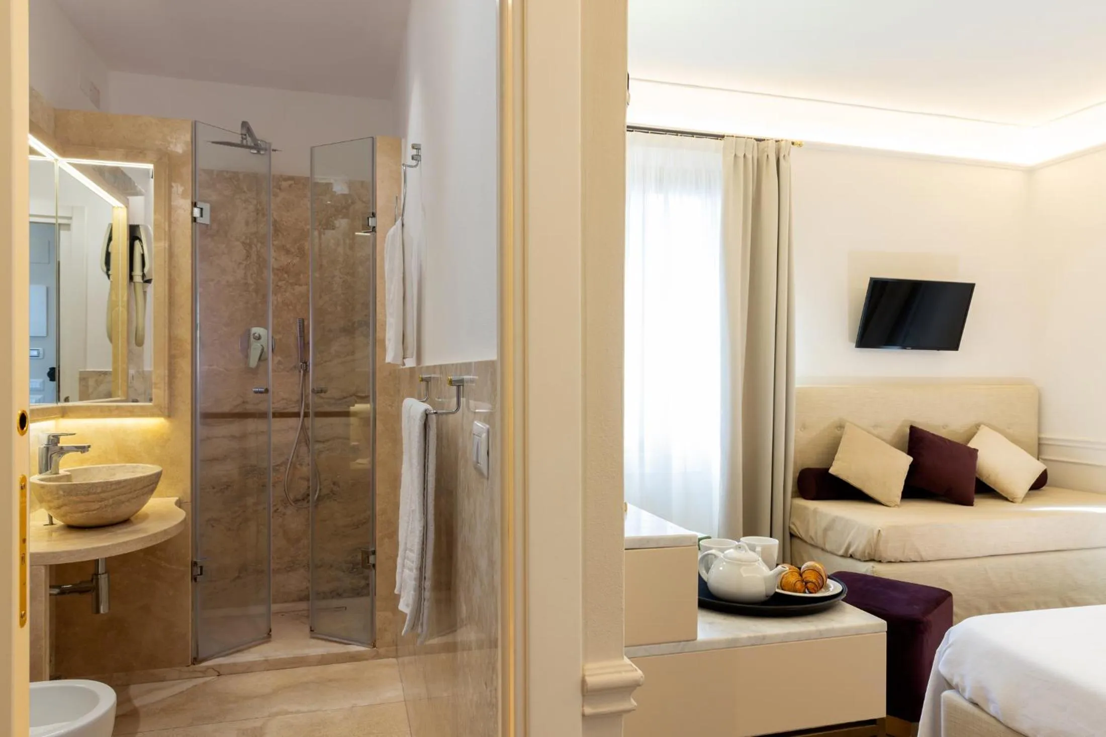 Photo of the whole room in Albergo Chiusarelli