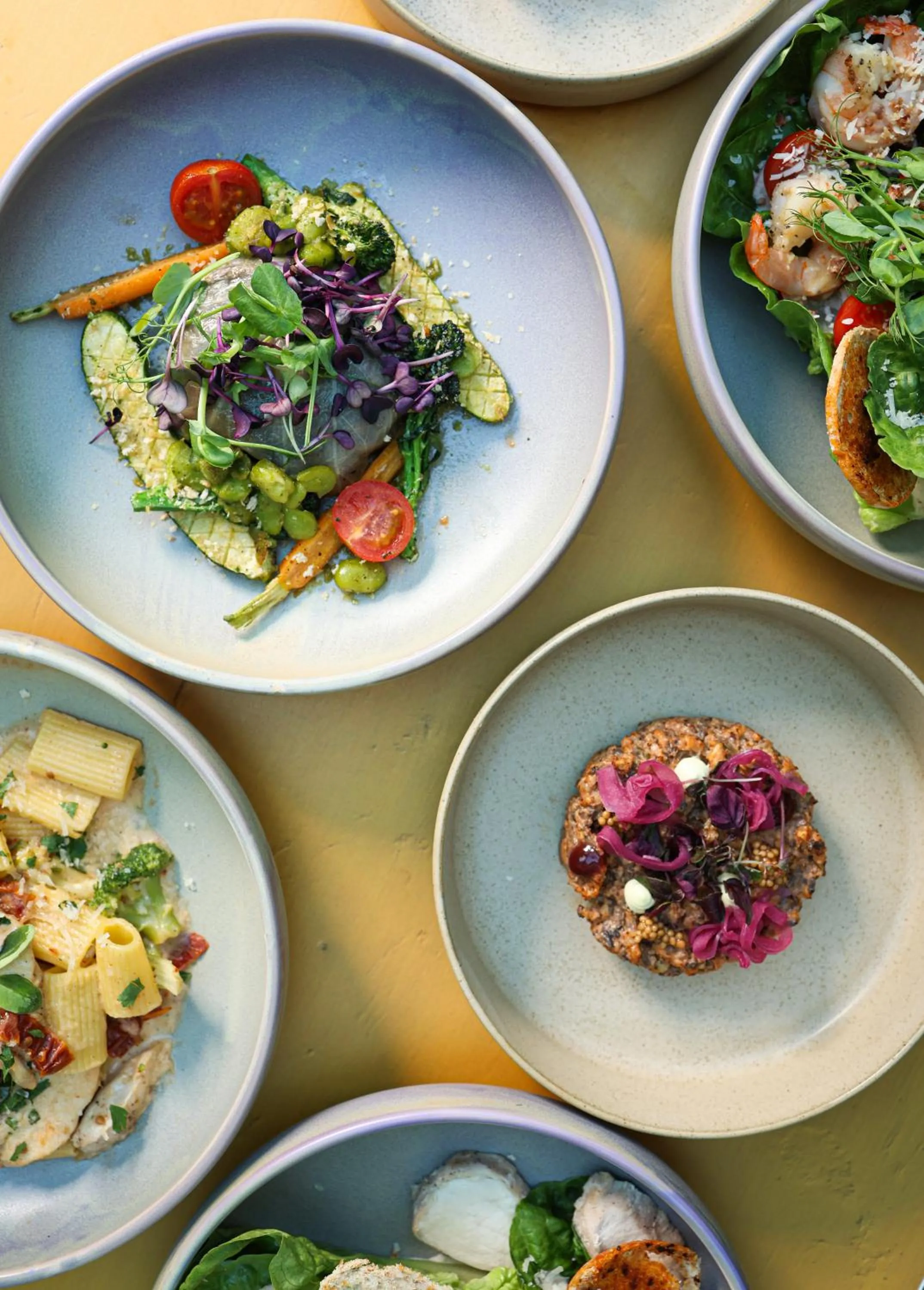 Restaurant/places to eat in Hotel ETER