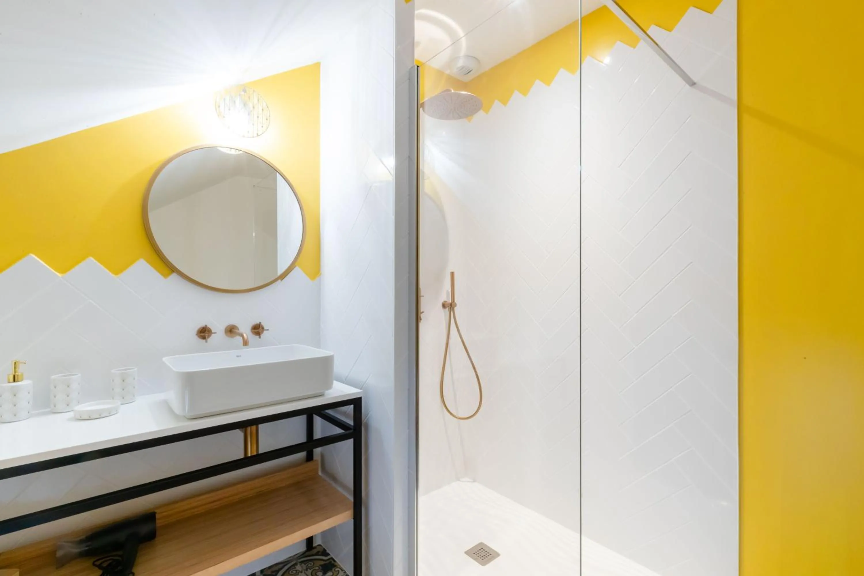 Shower in Villa Fémina