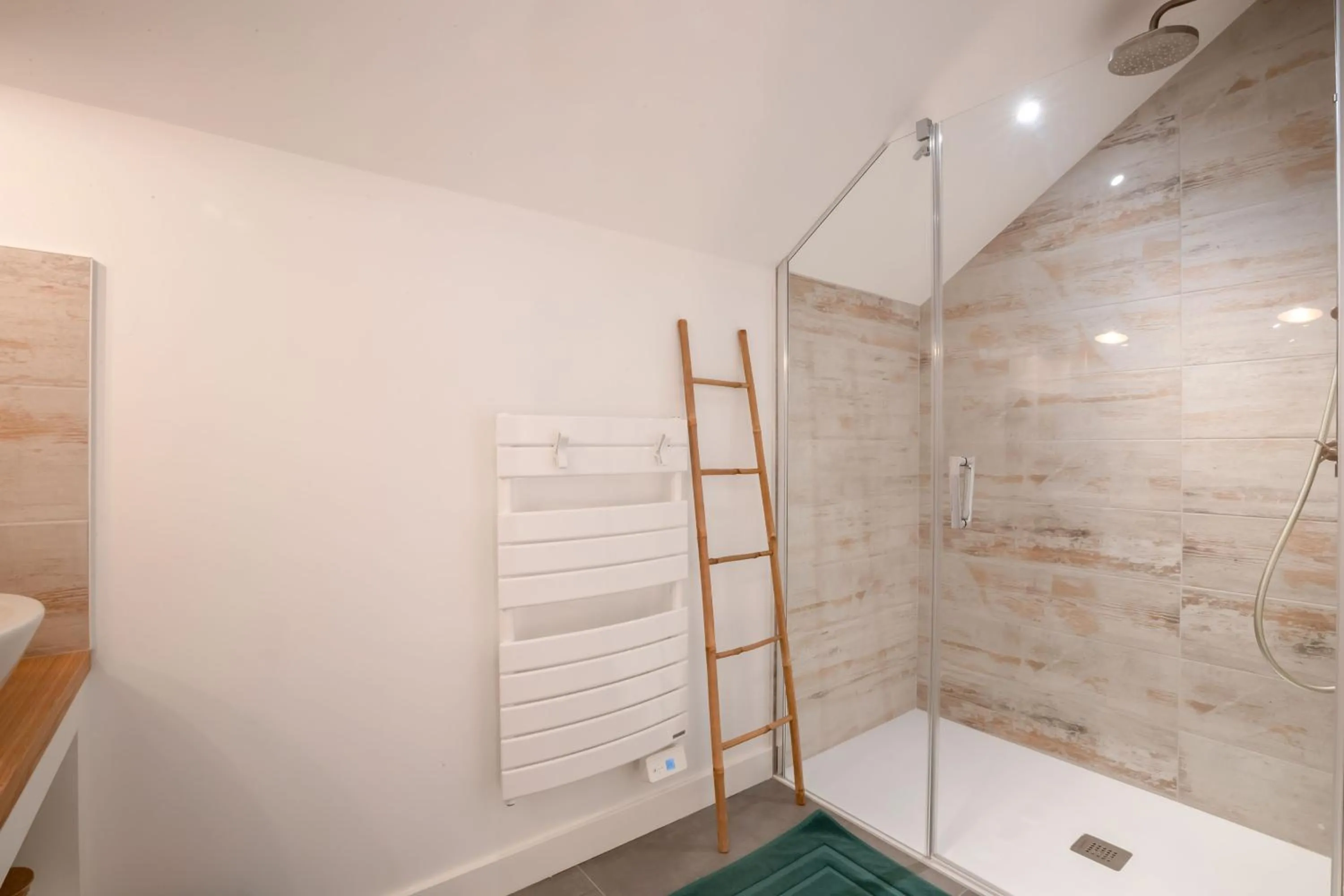 Shower in Villa Fémina