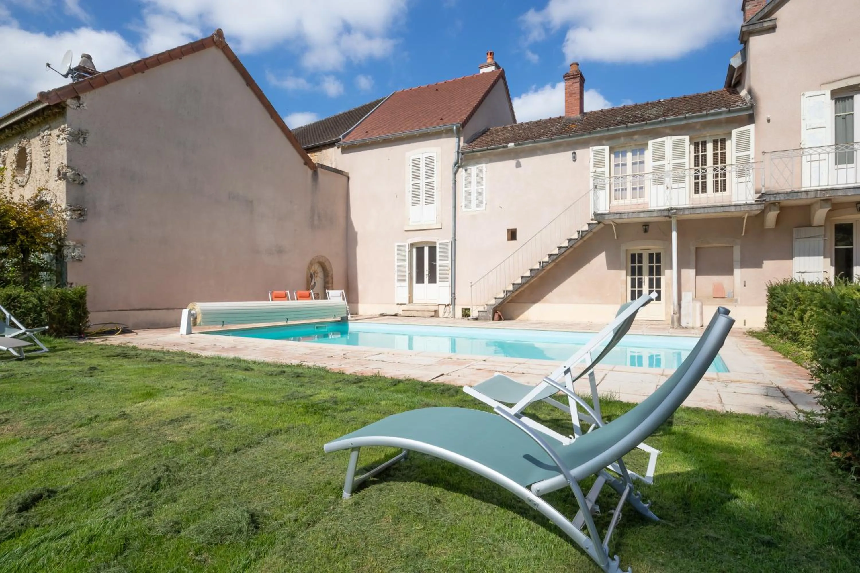 Property building in Villa Fémina