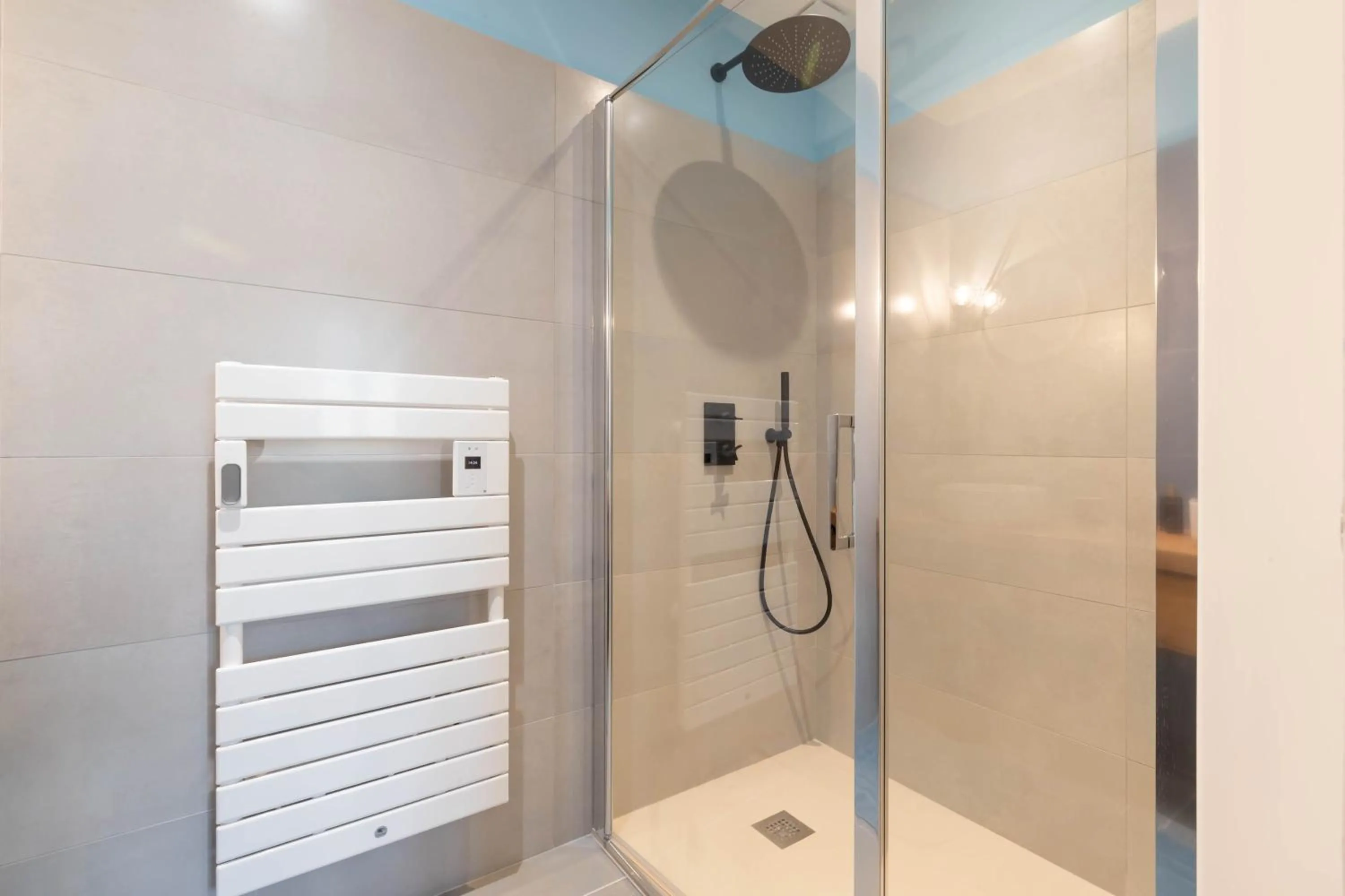 Shower in Villa Fémina