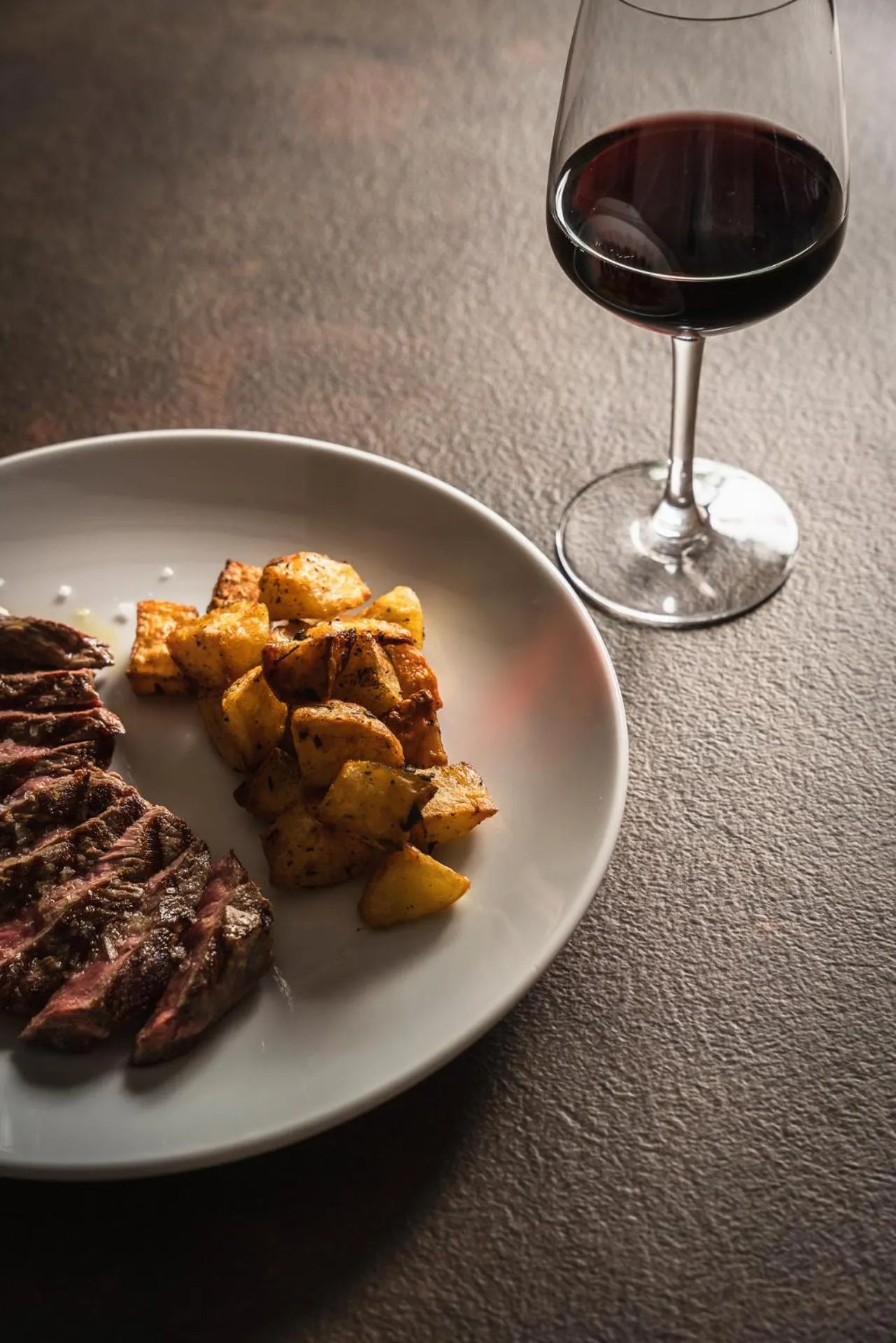 Restaurant/places to eat in Hotel Athena