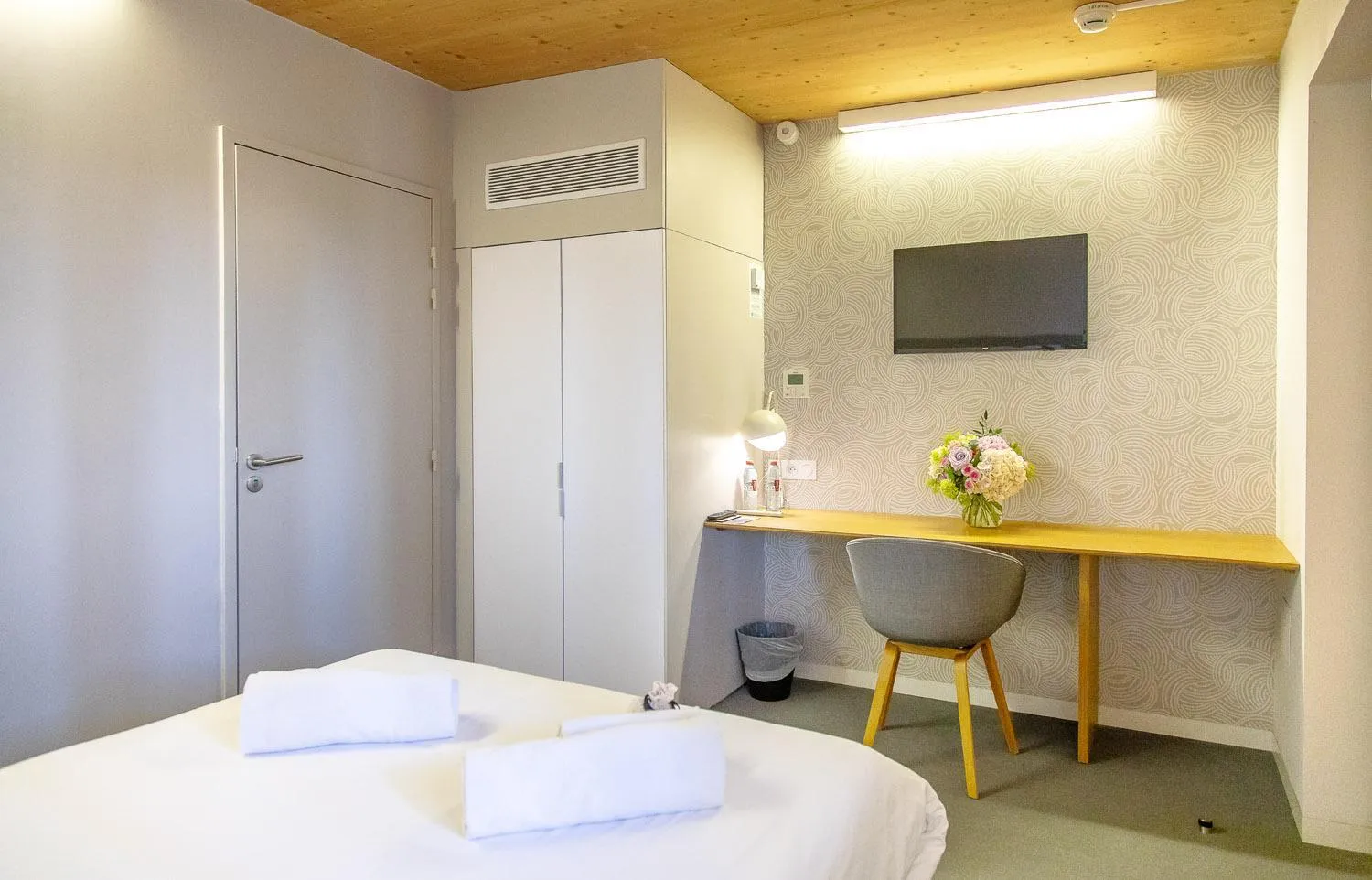 TV and multimedia, Bed in thecamp hôtel - Aix en Provence