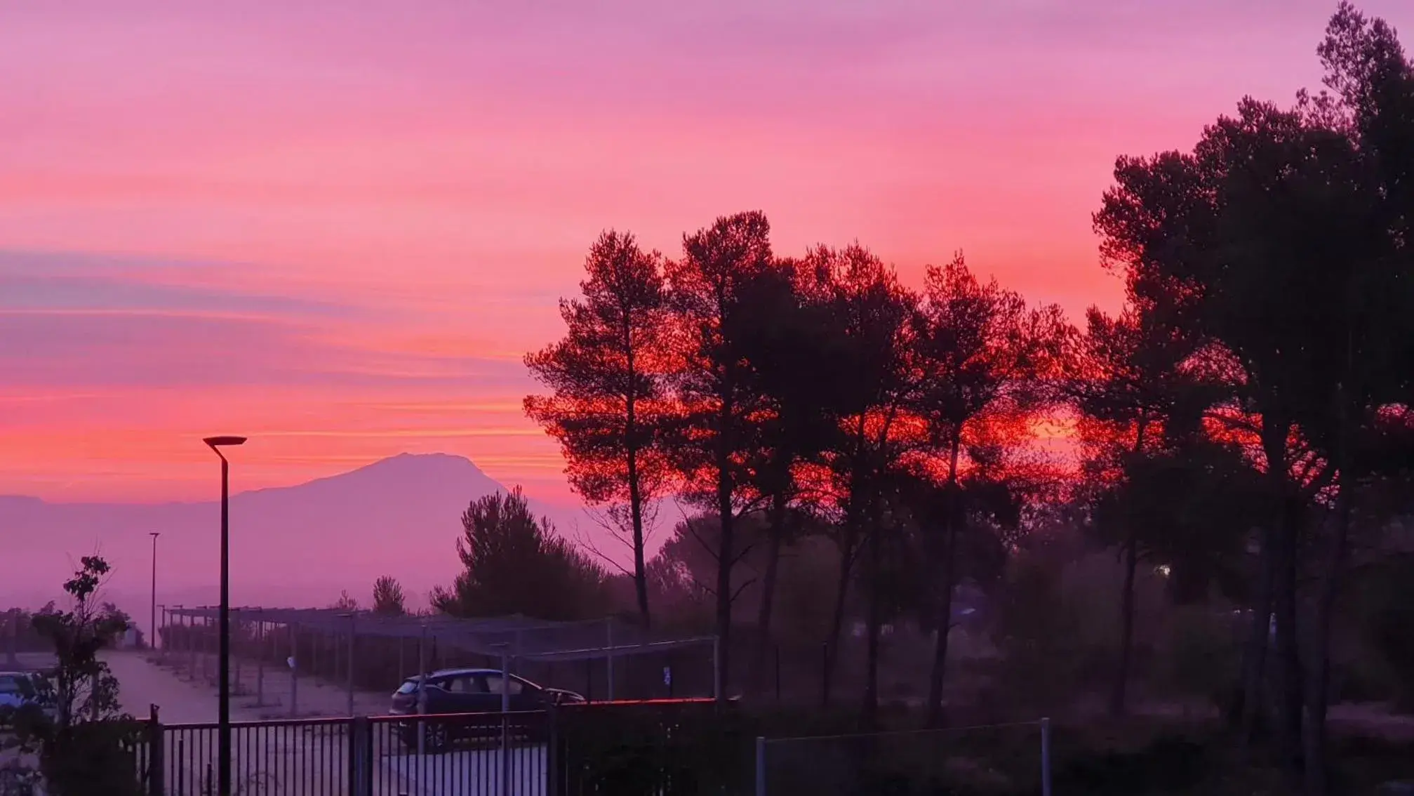 Mountain view in thecamp hôtel - Aix en Provence Mountain view in thecamp hôtel - Aix en Provence
