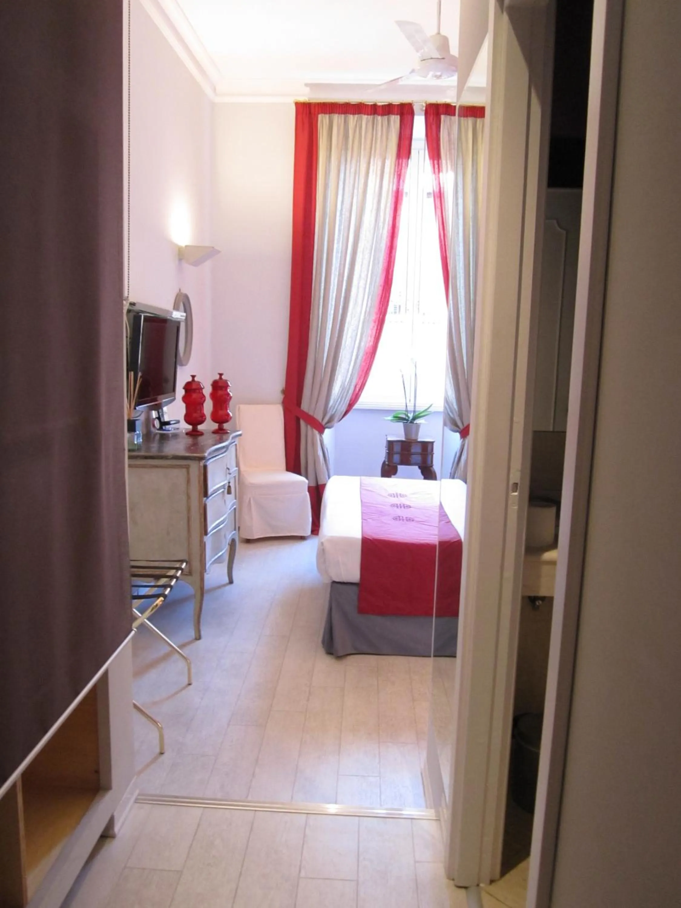 Bedroom, Bed in 66 Imperial Inn Deluxe B&B