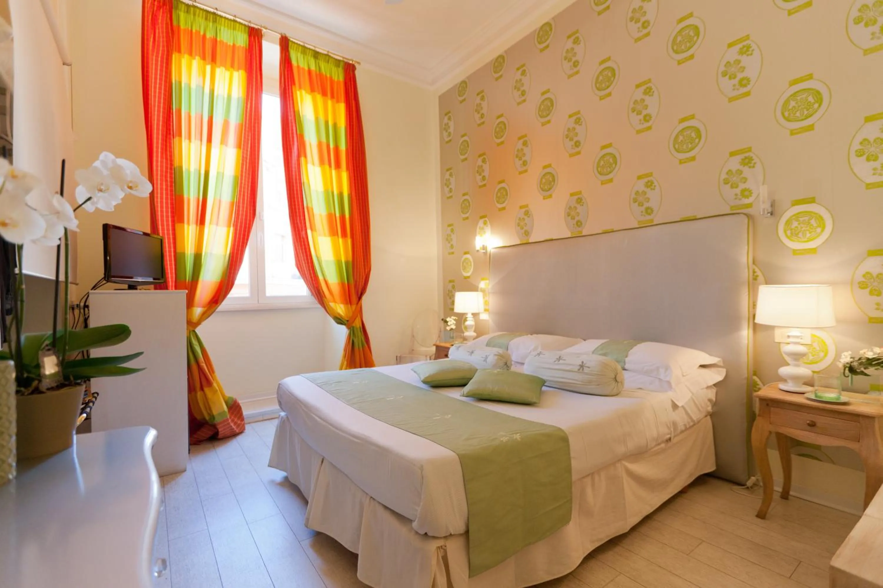 Photo of the whole room, Bed in 66 Imperial Inn Deluxe B&B