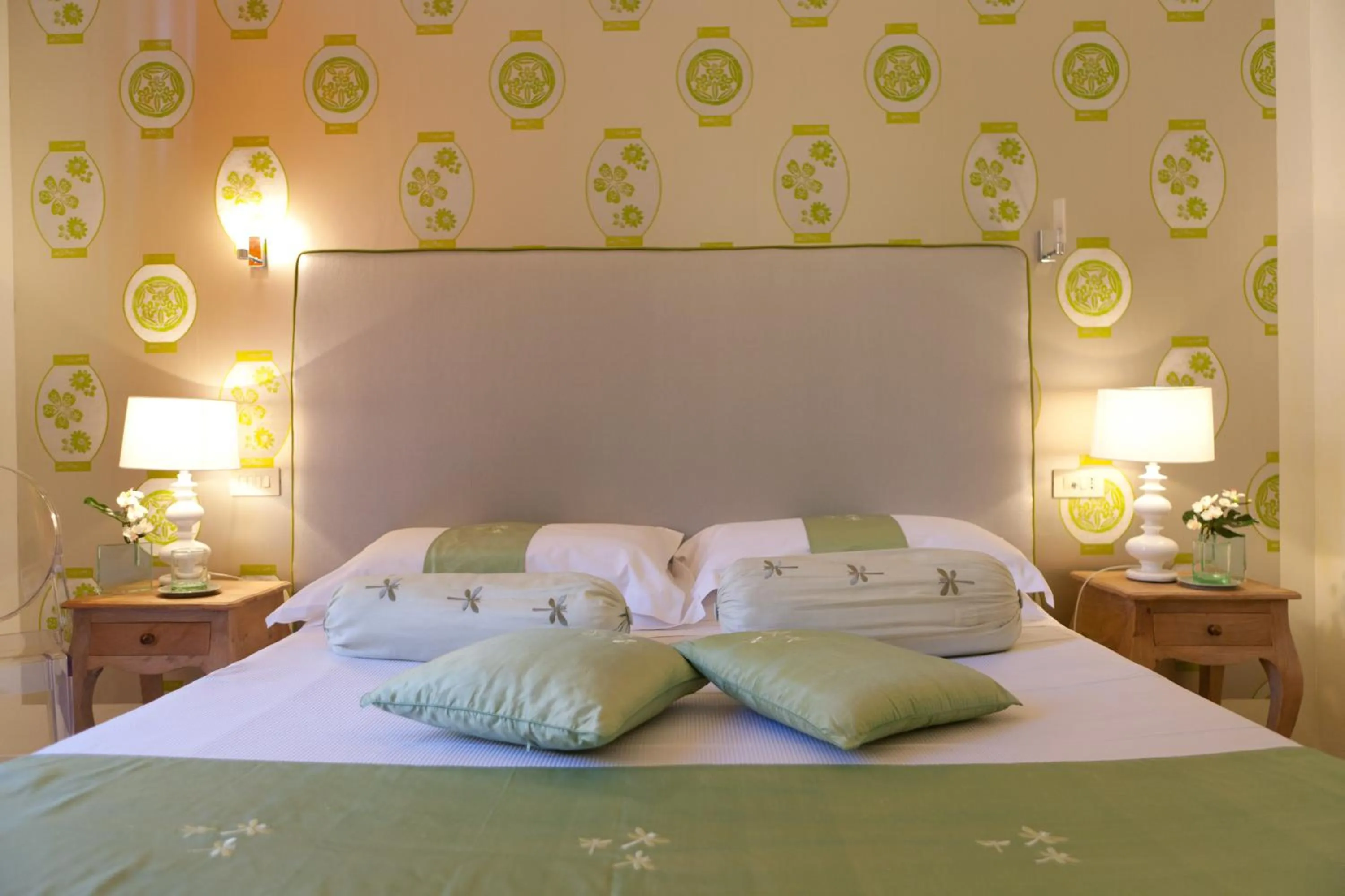 Decorative detail, Bed in 66 Imperial Inn Deluxe B&B