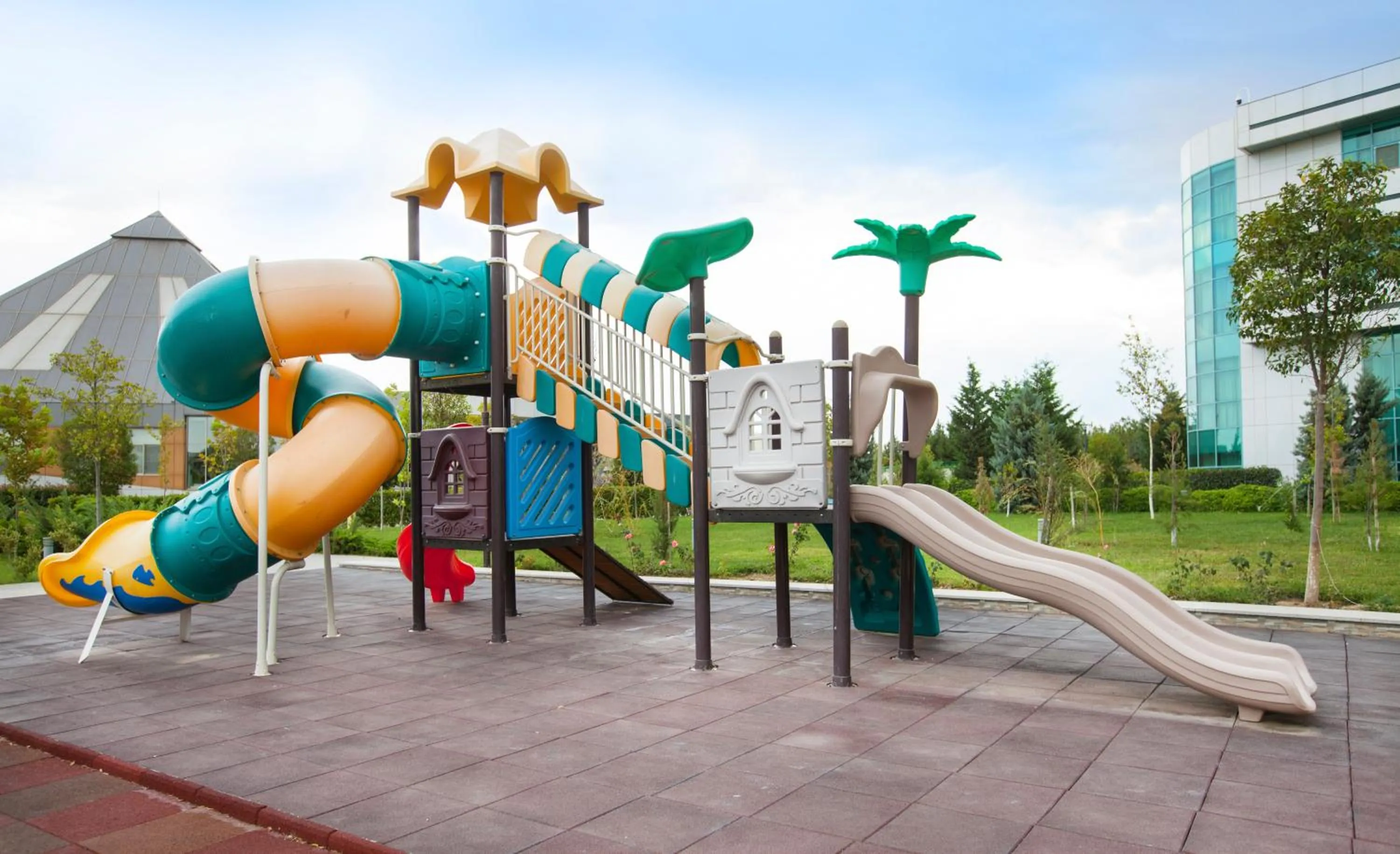 Children play ground in Gashalti Health Hotel Naftalan