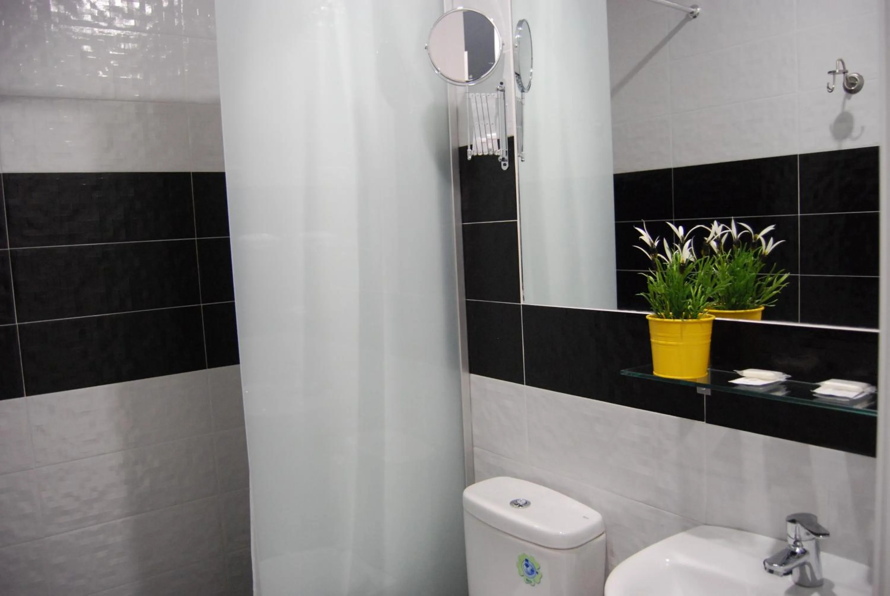 Bathroom in Hostal Madrid Star