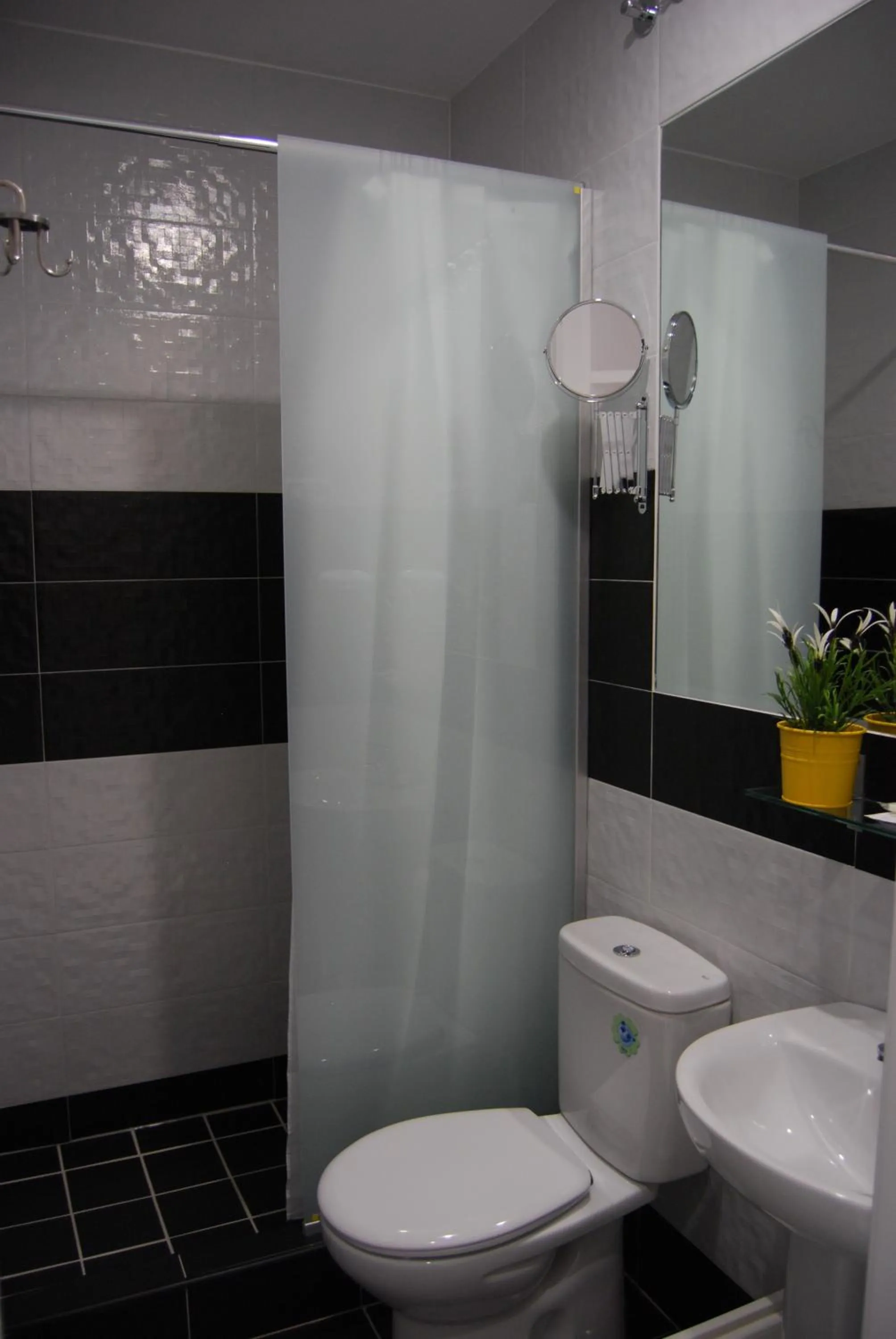 Bathroom in Hostal Madrid Star