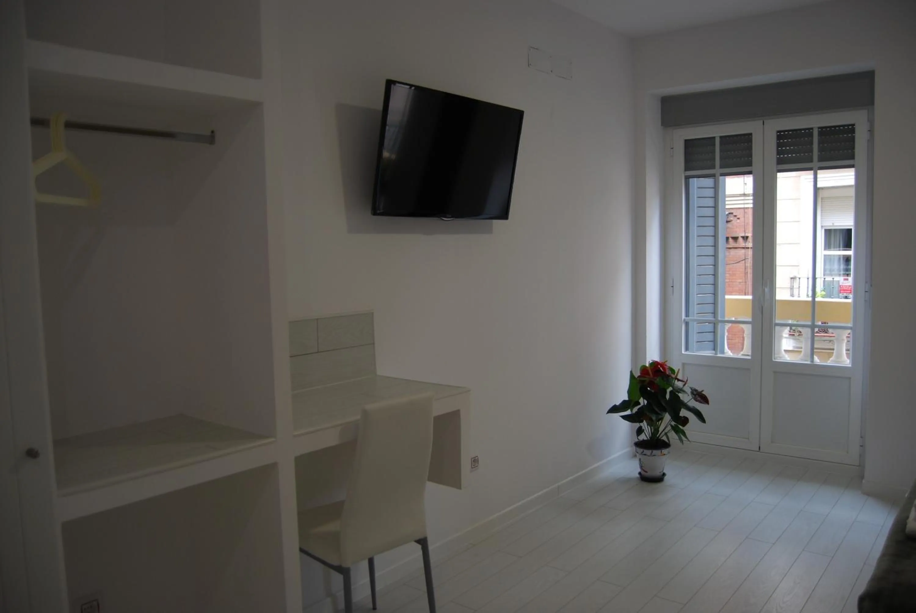 TV and multimedia in Hostal Madrid Star