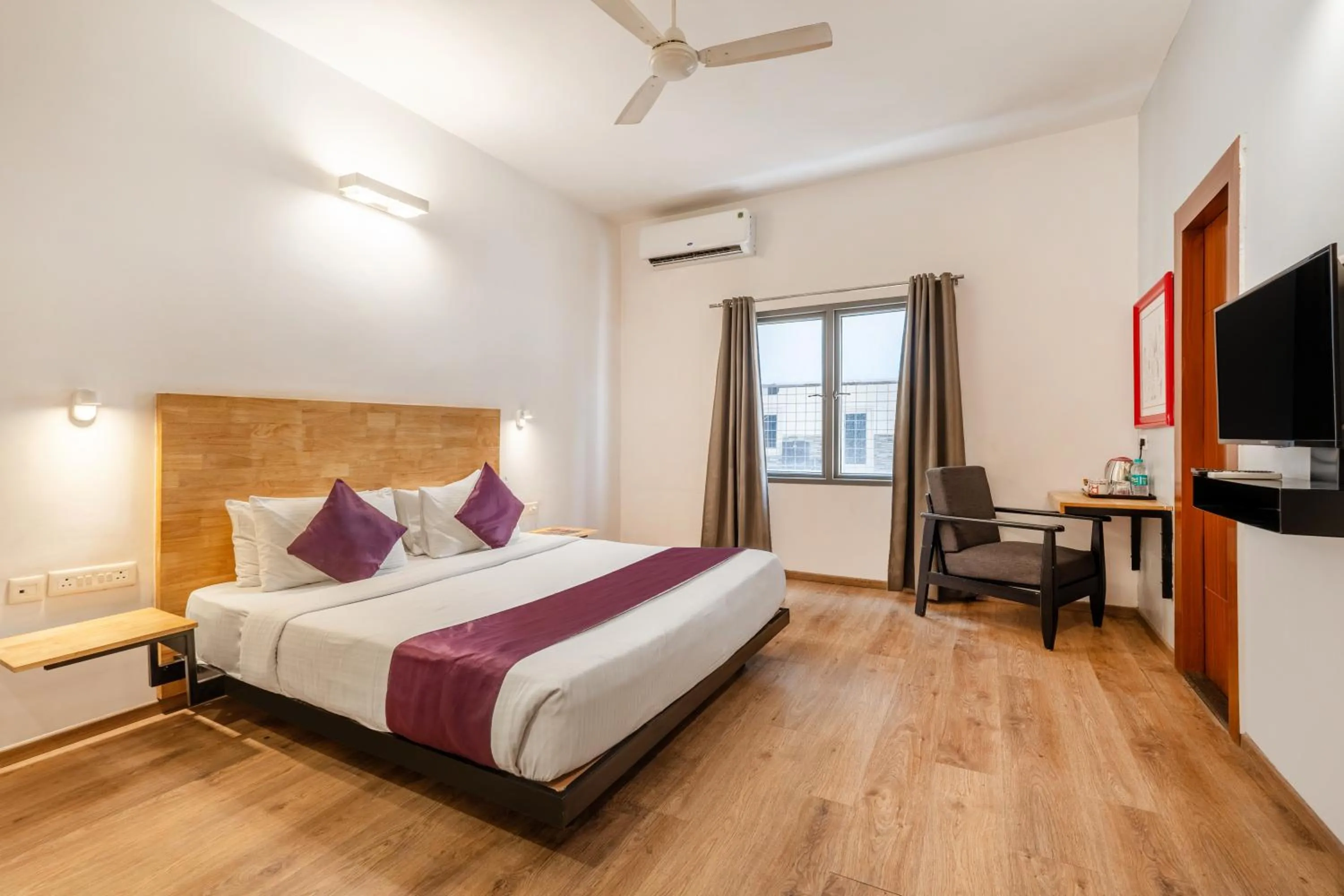 Bedroom in Monday Hotels Hitec City