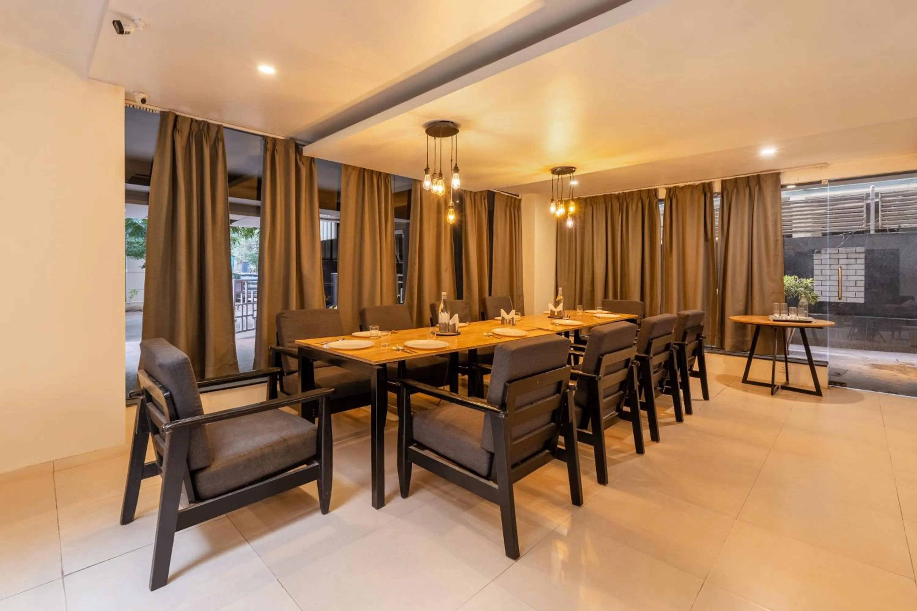 Restaurant/places to eat in Monday Hotels Hitec City