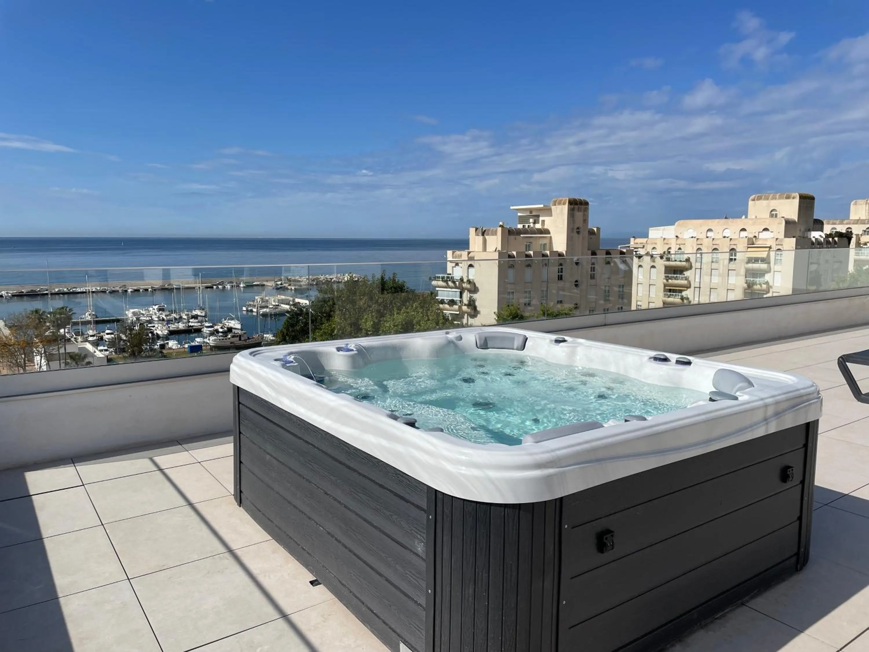 Hot Tub in Aqua Apartments Bellamar, Marbella