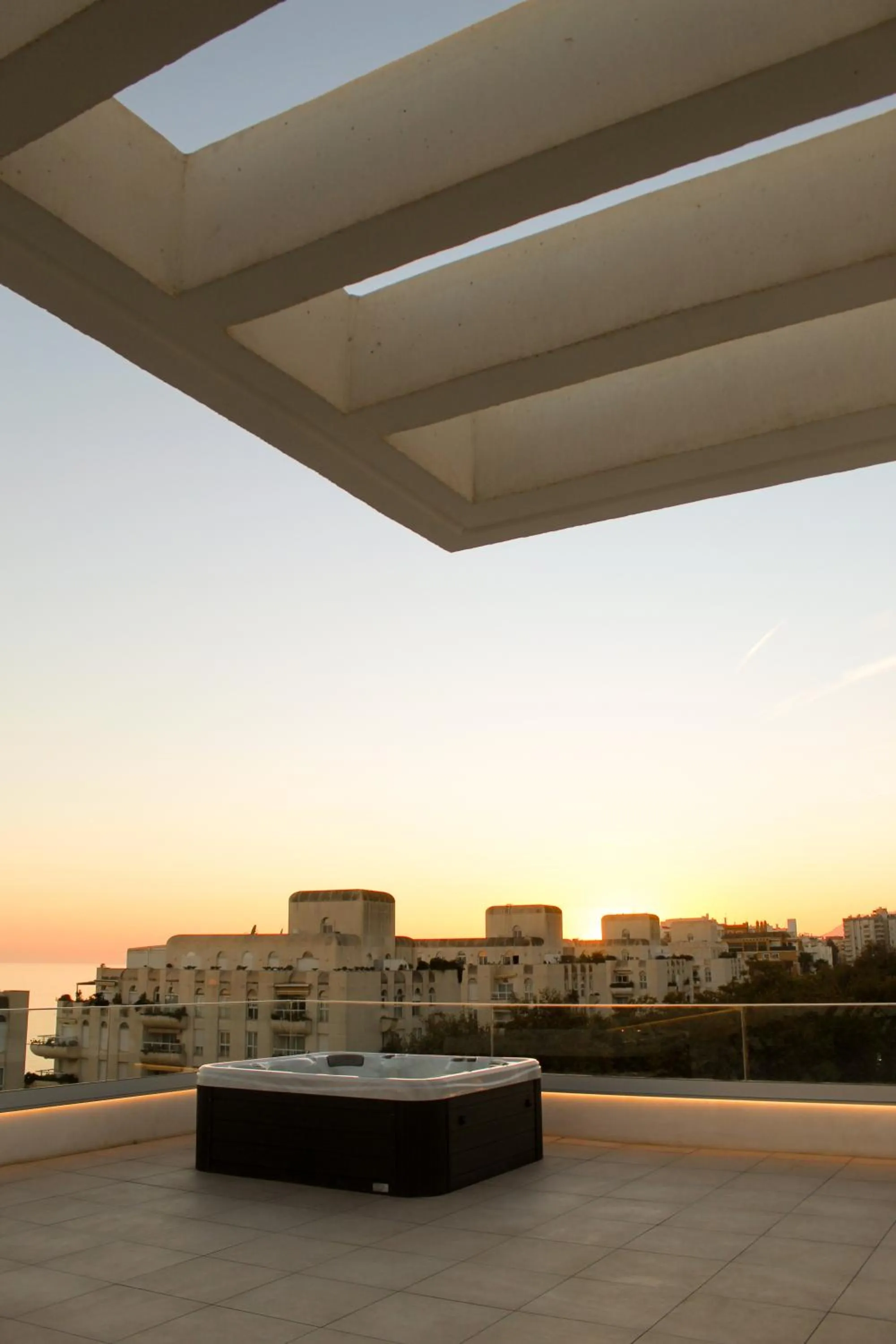 Sunset in Aqua Apartments Bellamar, Marbella