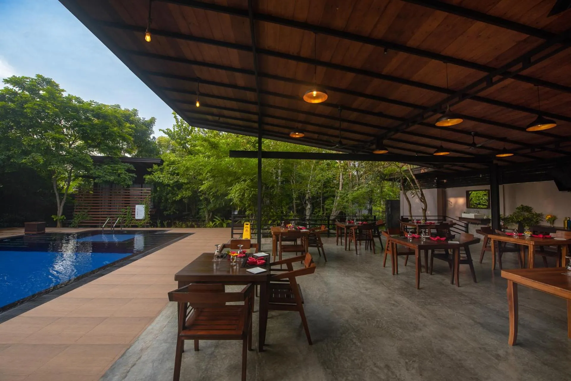 Restaurant/places to eat in Atha Resort