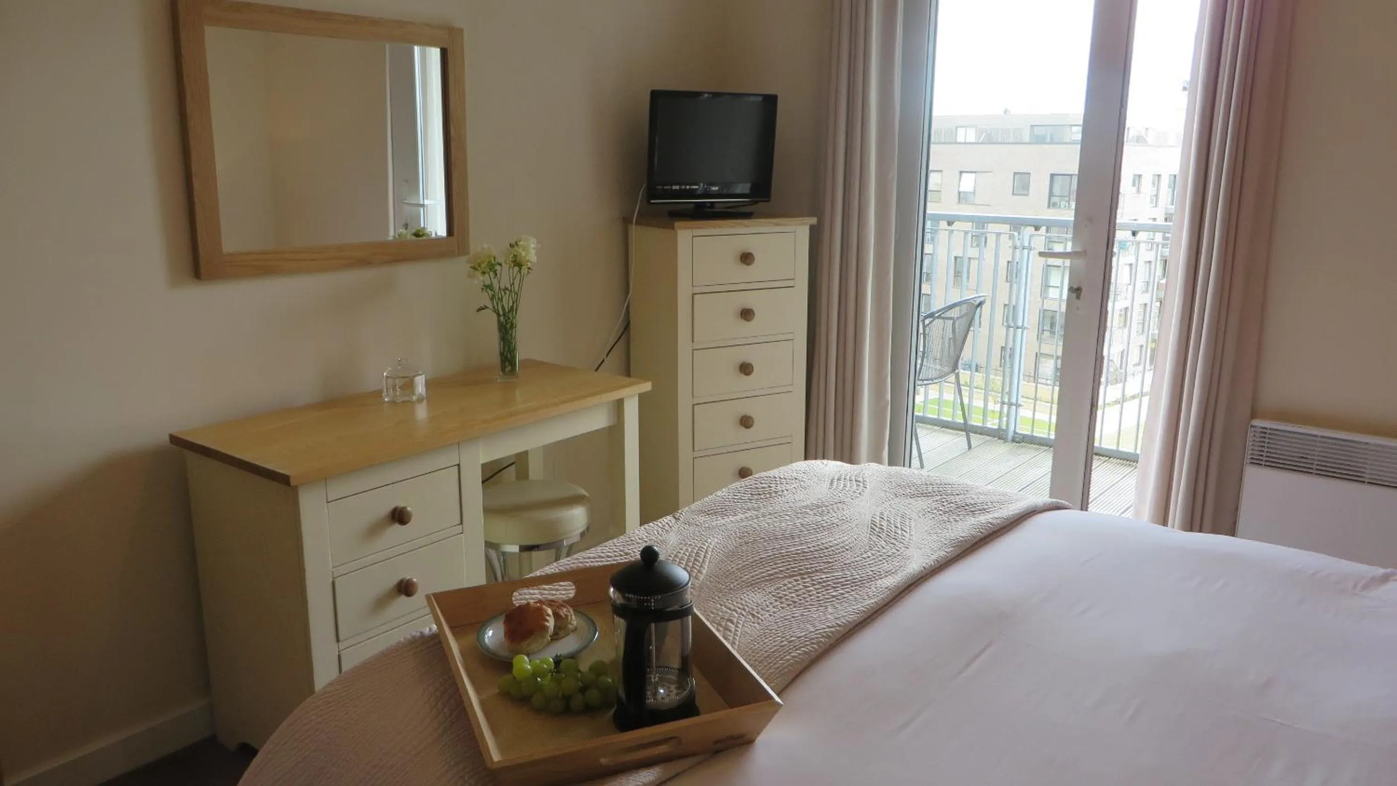 View (from property/room), Bed in Citystay Living- Warren Close