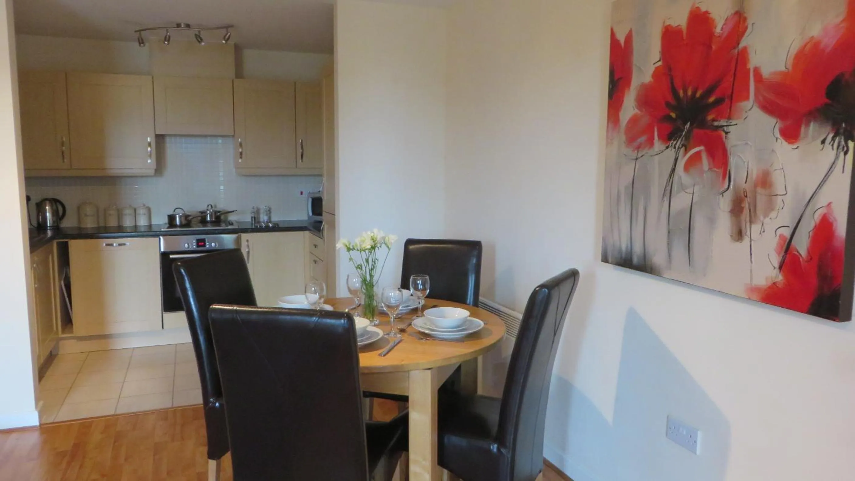 Dining area in Citystay Living- Warren Close